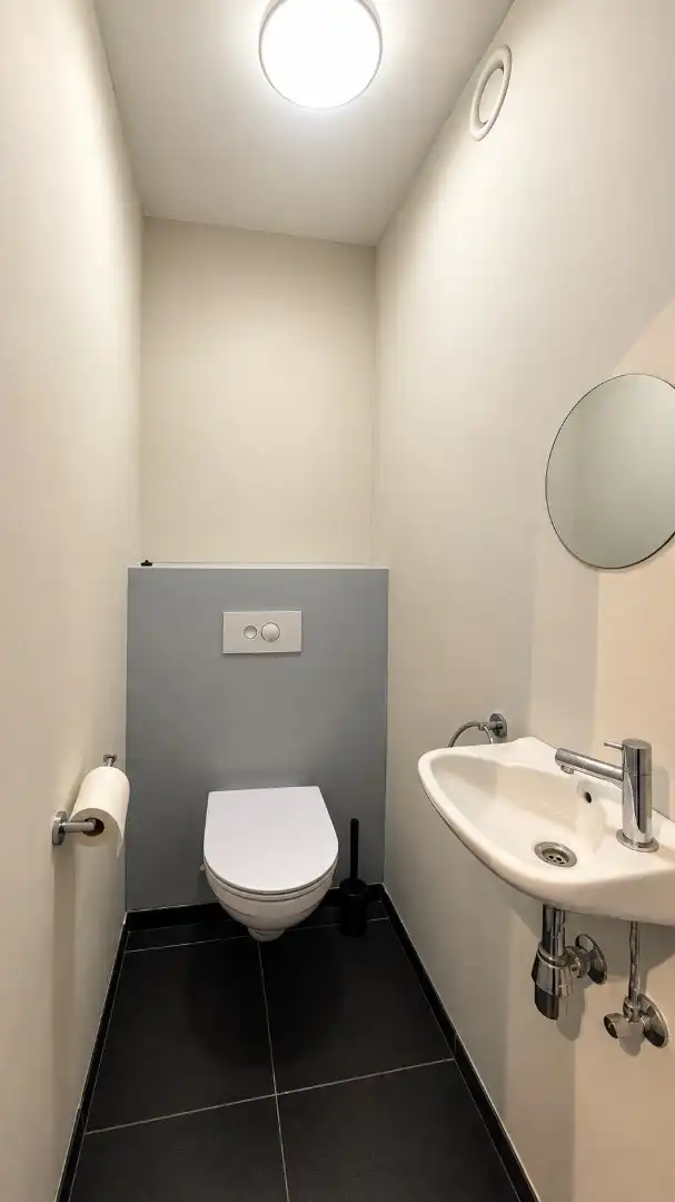 Instapklaar appartement met afzonderlijke garage en terras foto 11
