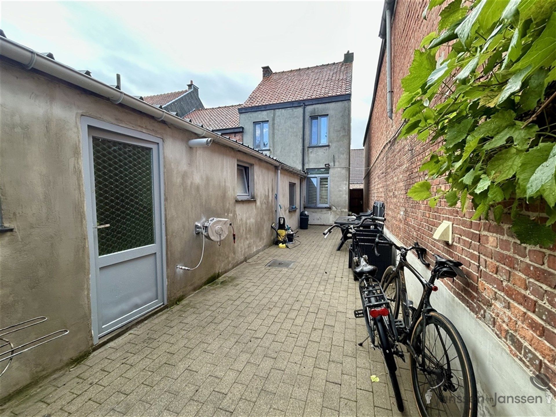 charmant huis met zijpoortje foto 15