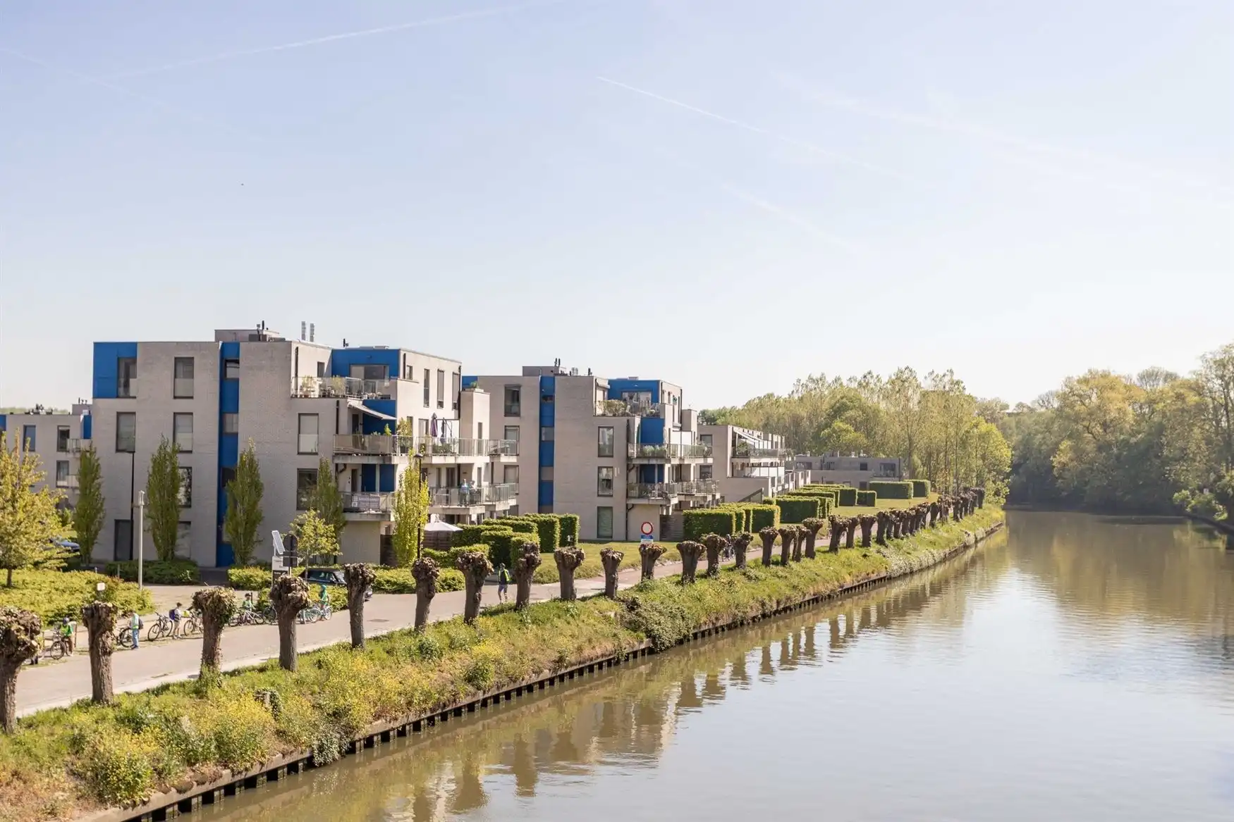 Hoekappartement met Leiezicht nabij centrum Deinze foto {{pictureIndex}}