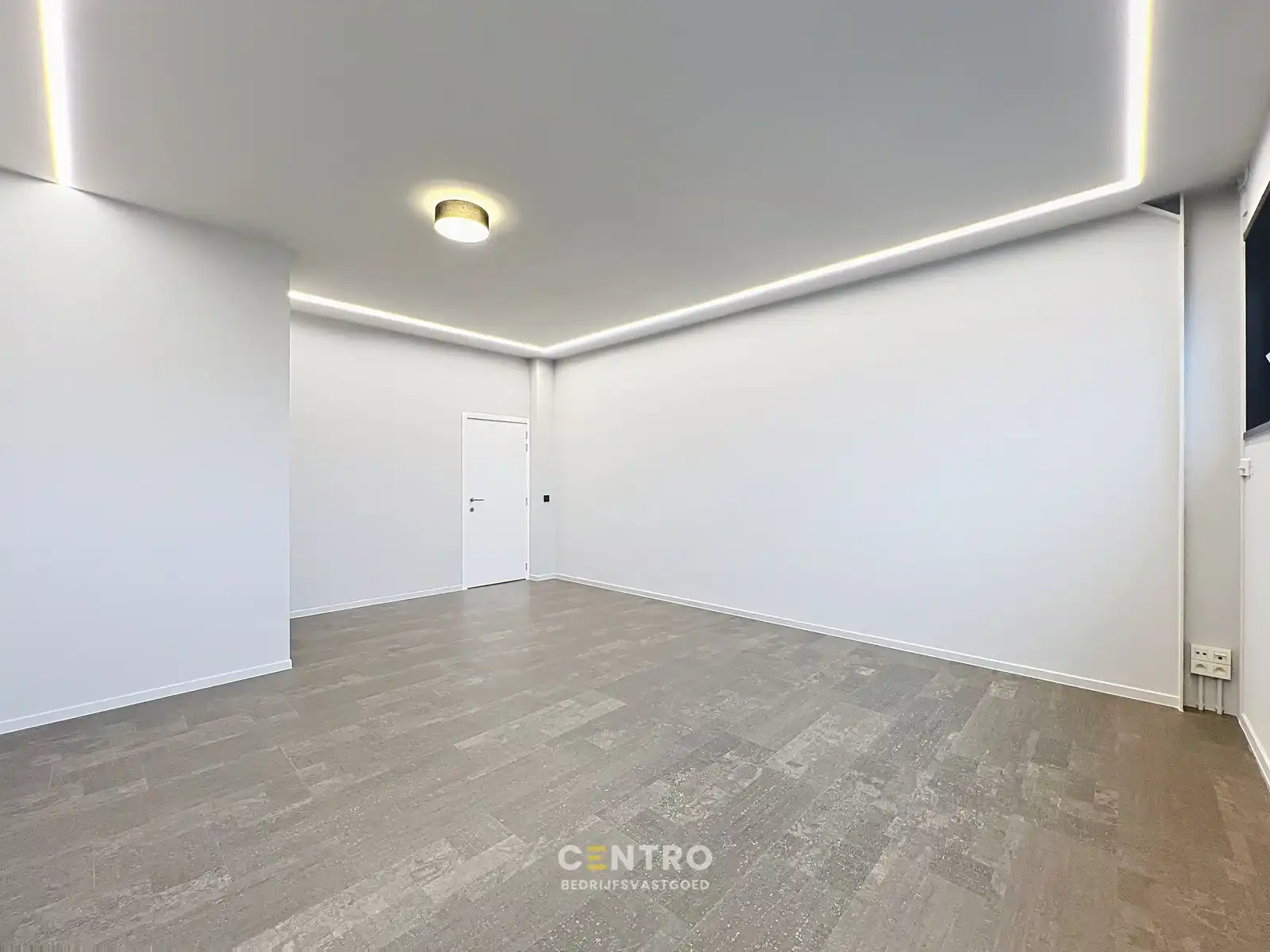 INSTAPKLARE kantoorruimte met gemeenschappelijke faciliteiten (receptie, wachtzaal, parking,...) aan SCHIERVELDE! foto 13