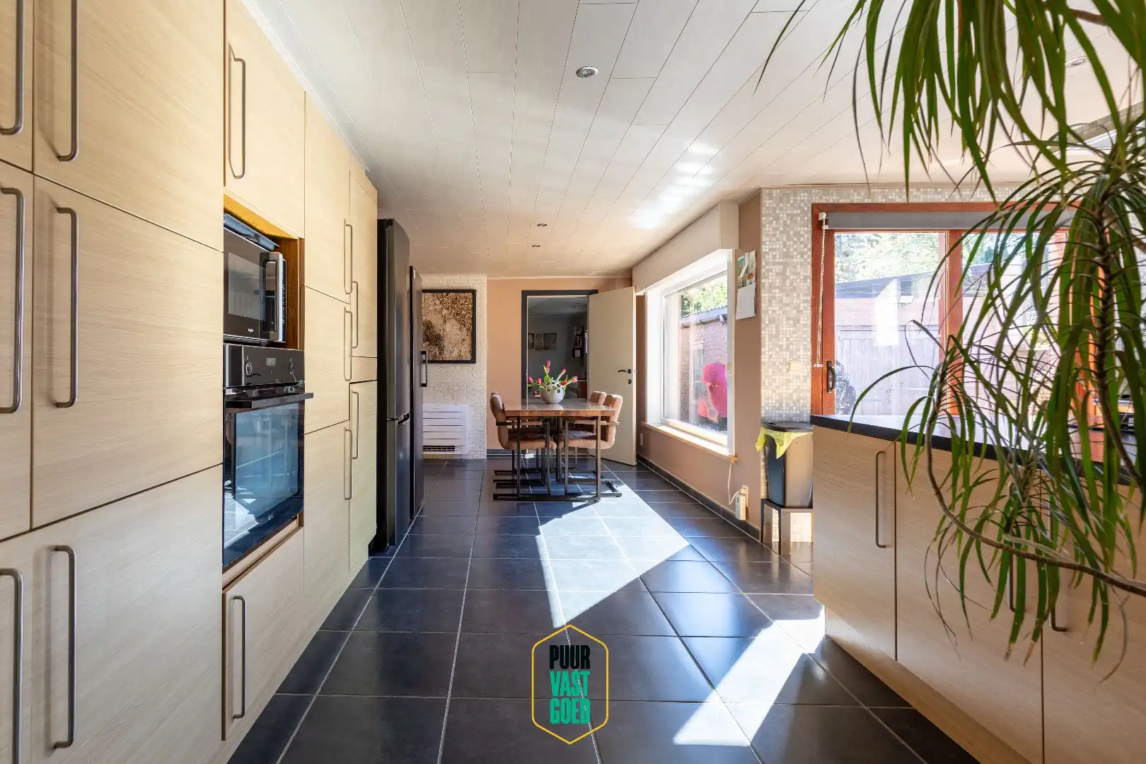 Verzorgde comfortabele halfopen wonig op 476 m² grond, met aangename tuin foto 9