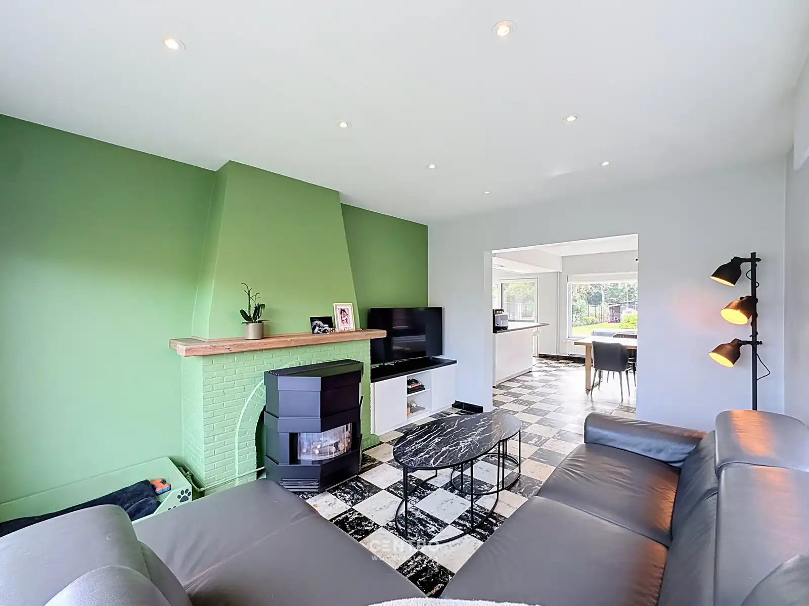GERENOVEERDE VILLA  met 5 slpks, opslagruimte en ZUIDgerichte tuin! foto 2