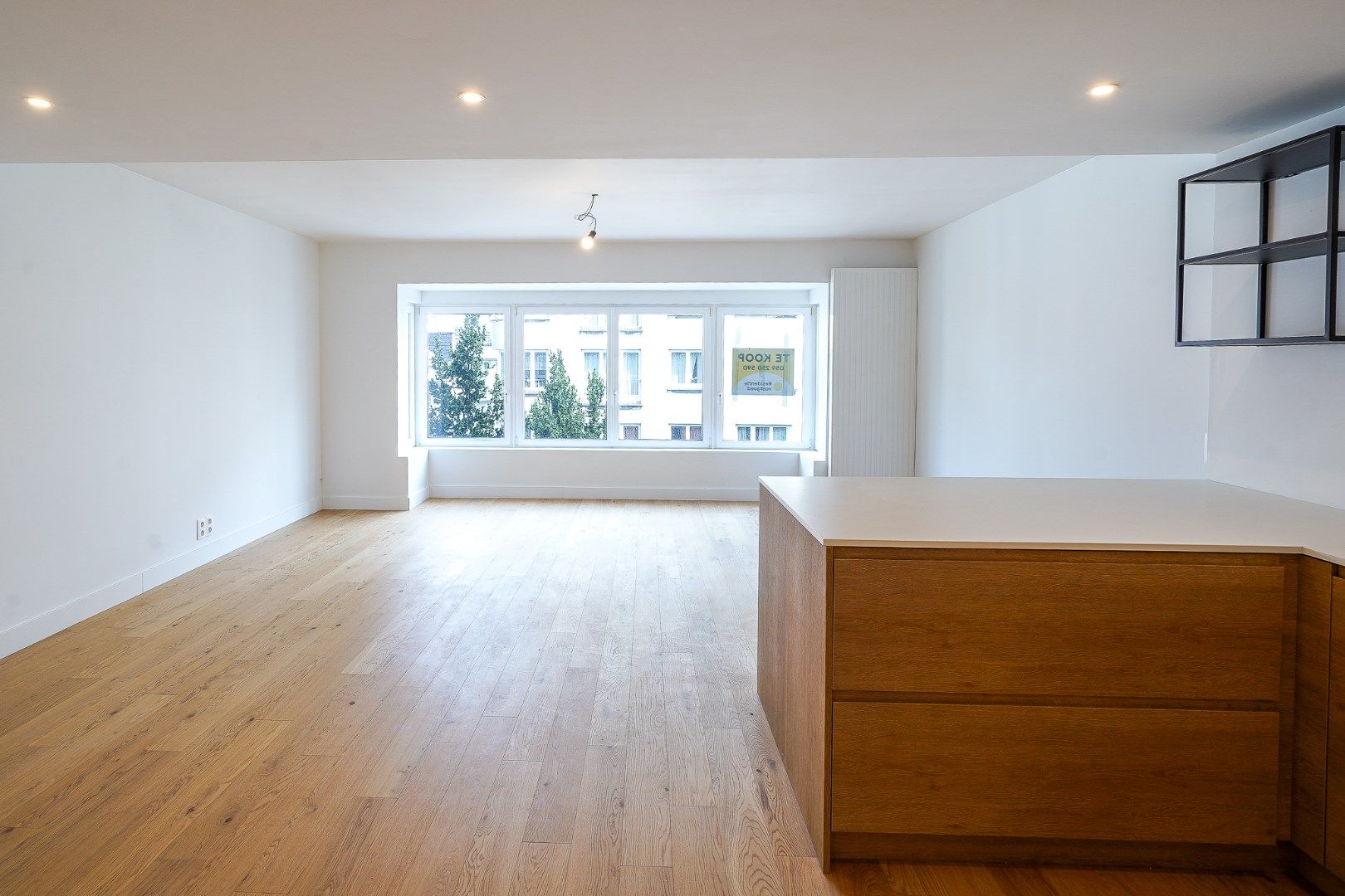 Prachtig vernieuwd 2-slaapkamerappartement centrum Oostende foto 2