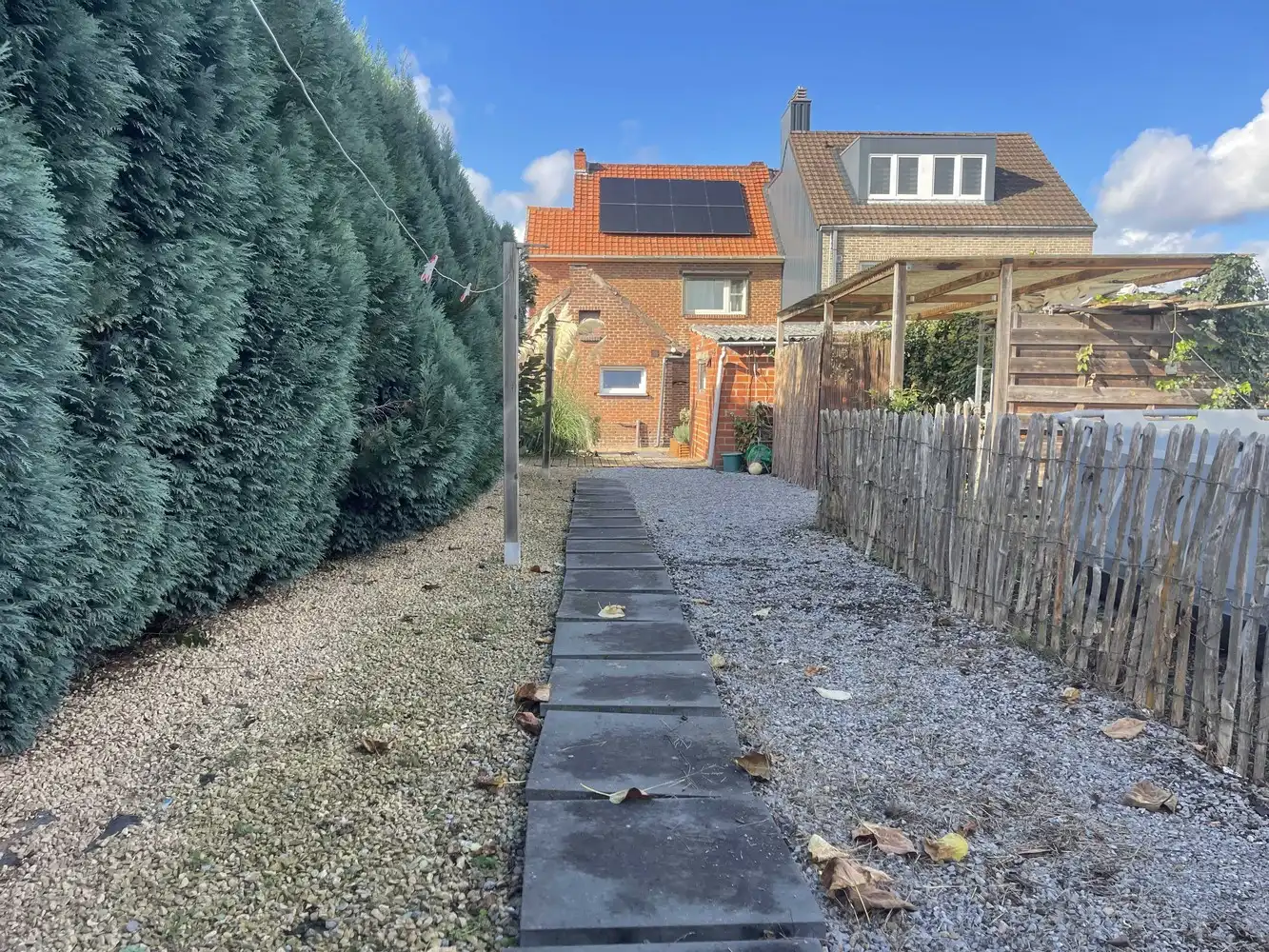 Instapklare gezinswoning met diepe tuin foto 23