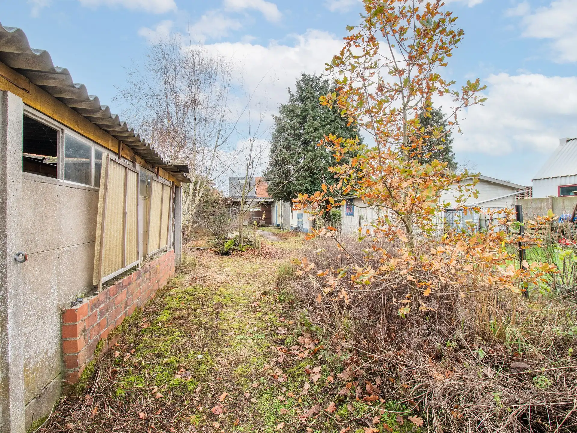 Instapklare halfopen bebouwing met werkplaats en tuin foto 18