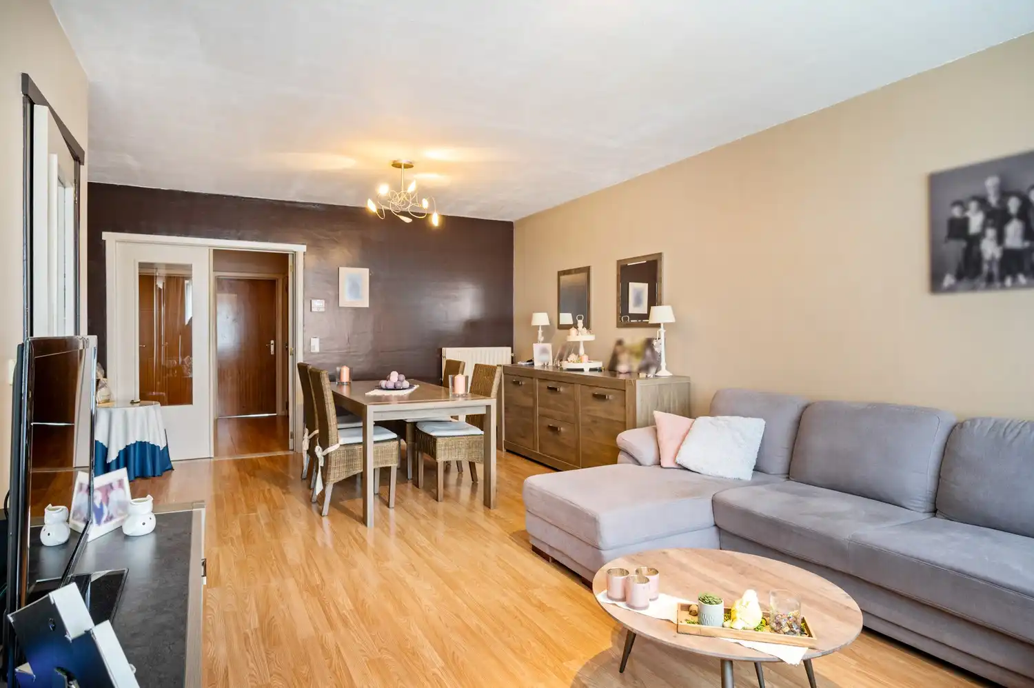 Gunstig gelegen appartement met 2 slaapkamers nabij station te Lier foto {{pictureIndex}}