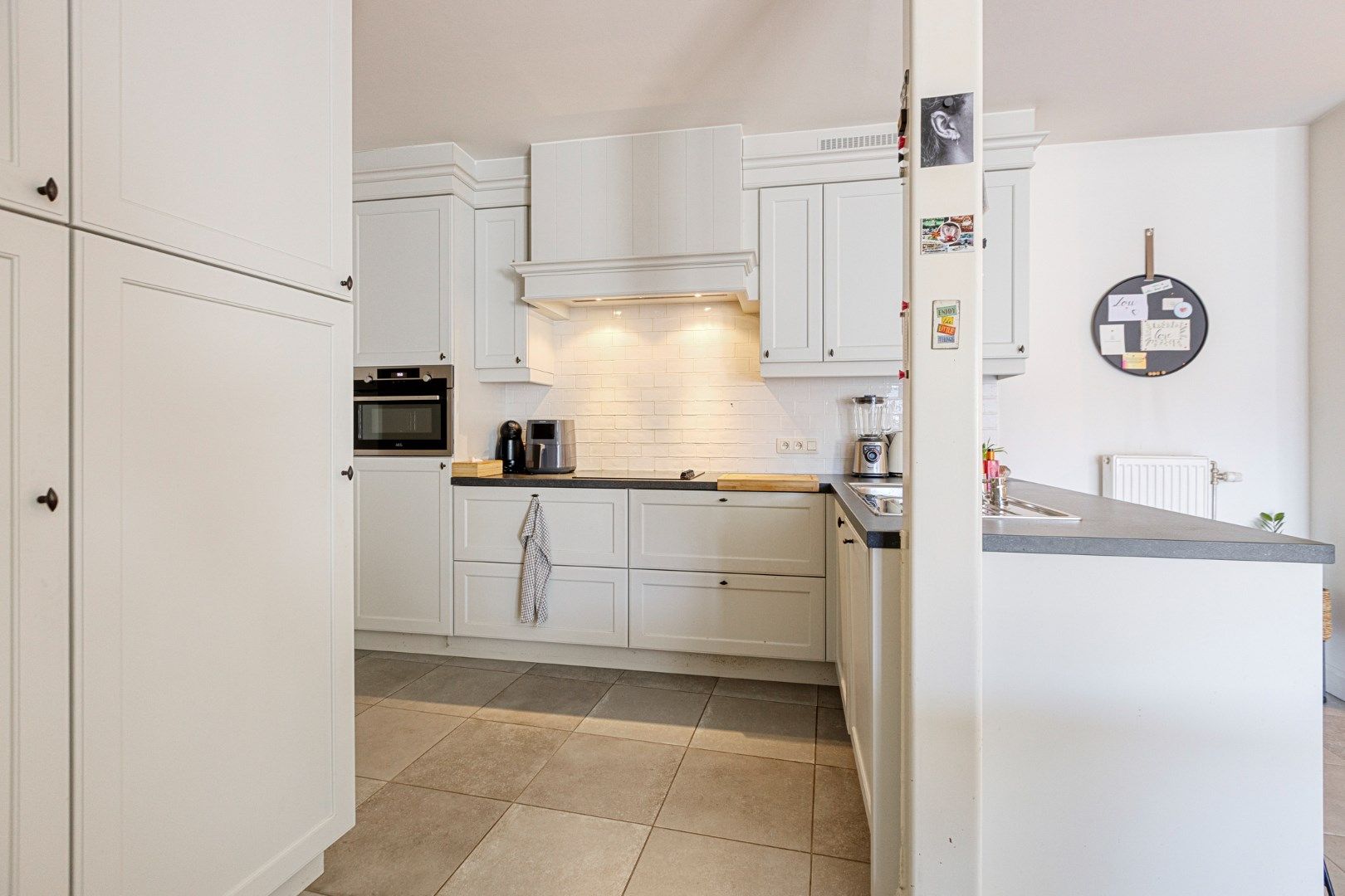 Instapklaar gelijkvloers appartement met 3 slpks, kelderberging en parking te OLV Olen ! foto 8