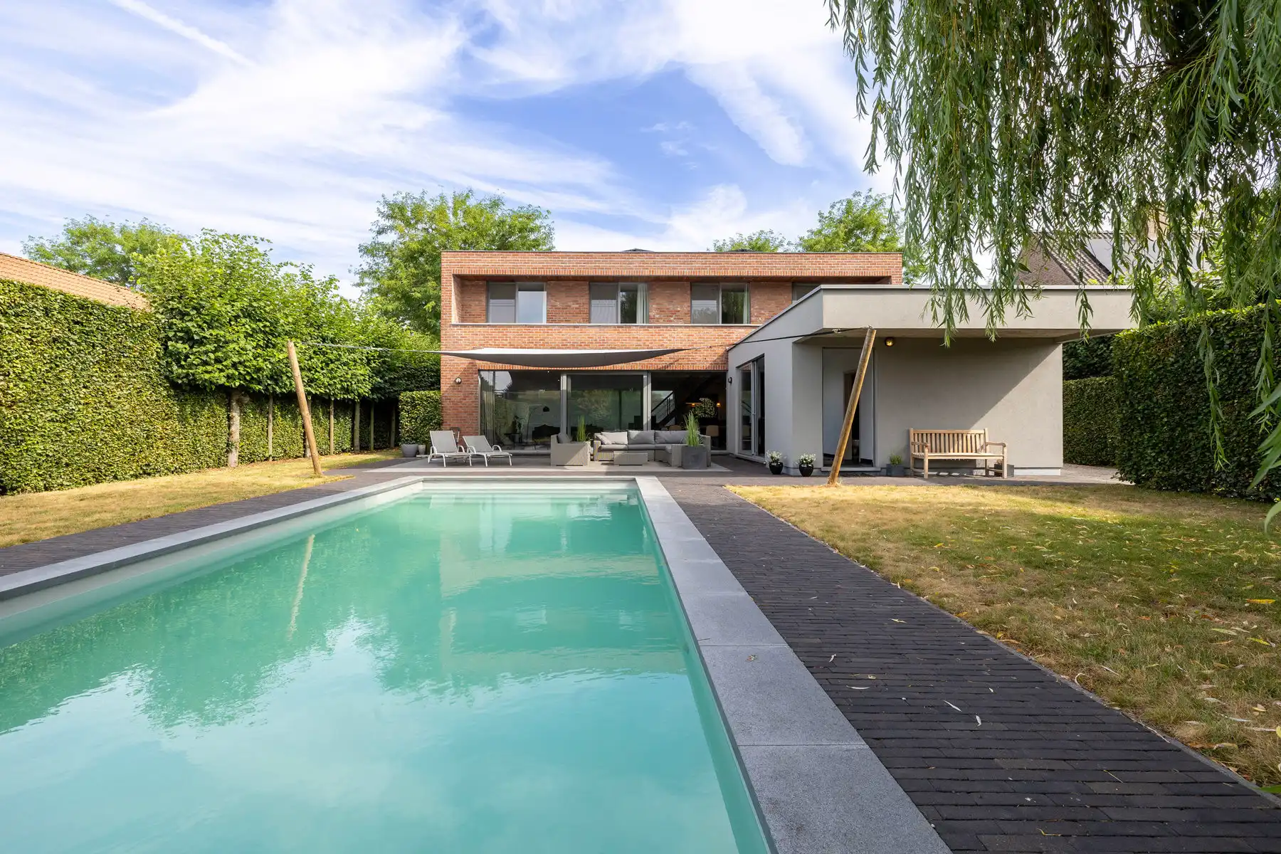 Moderne villa met zwembad op 1.282m² foto 2
