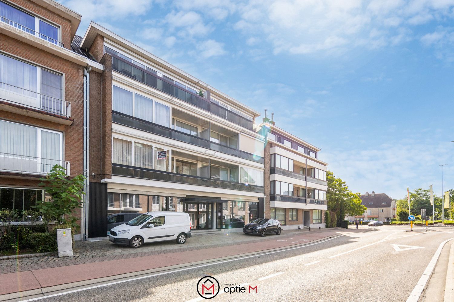 RUIM APPARTEMENT MET PARKEERPLAATS EN KELDER foto 31