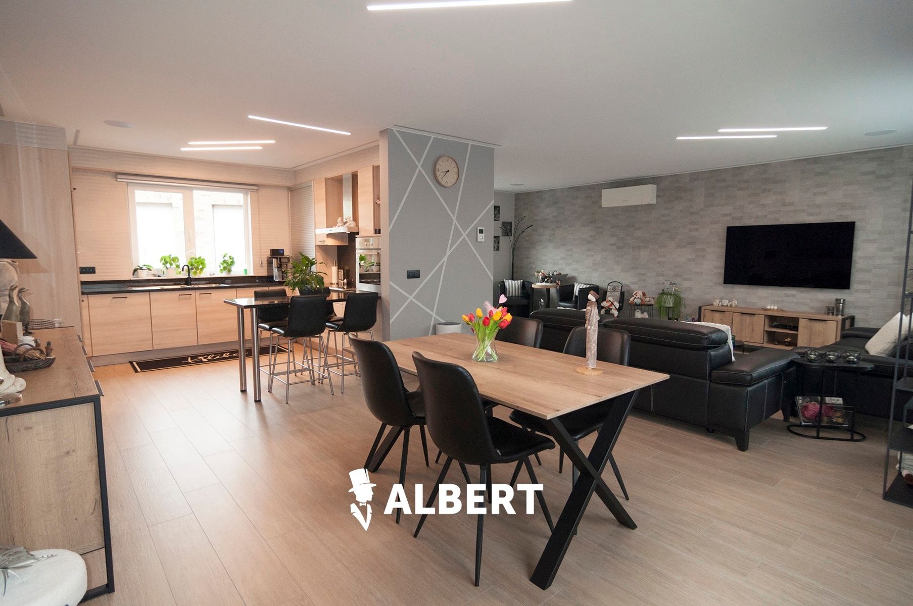 Instapklare woning met grote tuin en garage/magazijnruimte foto 6