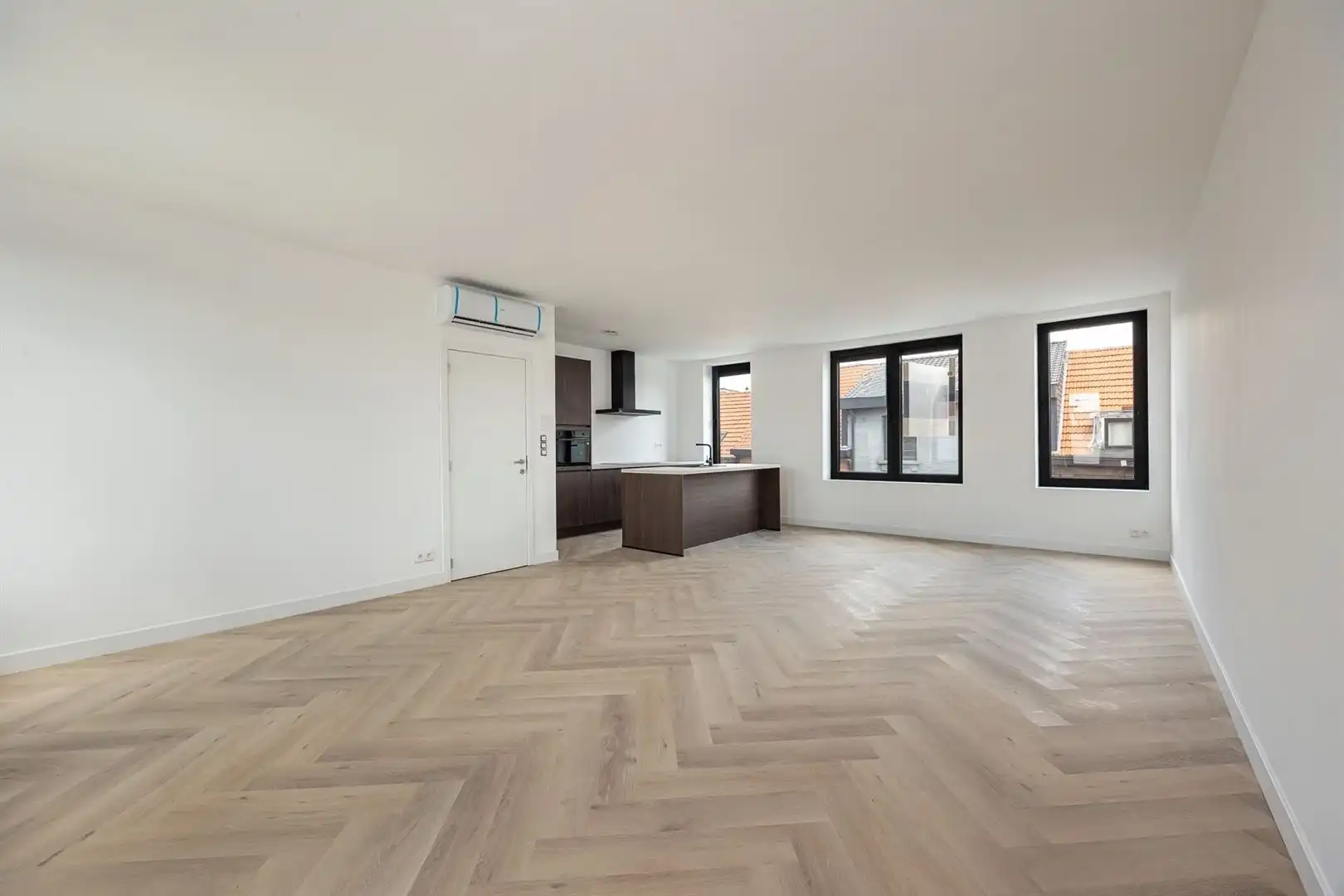 Lichtrijk renovatie appartement met 2 slaapkamers op toplocatie in Merksem foto 14
