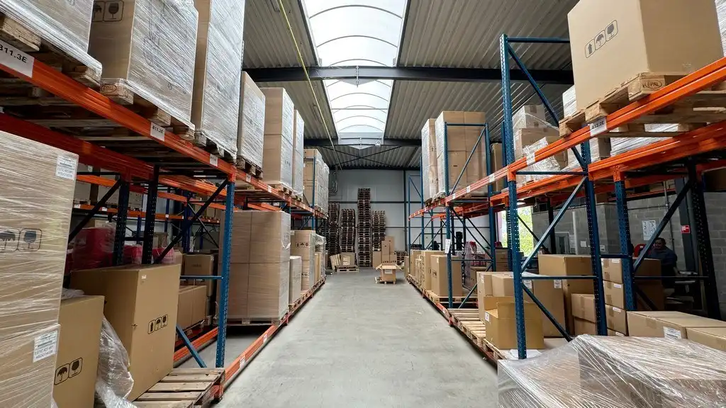 Loods met kantoor te huur nabij E313 te Wommelgem foto 6