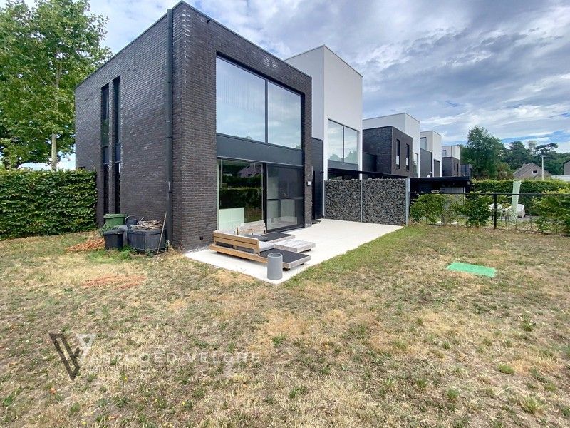 Moderne woning  van 151m² op wandelafstand van het centrum van Genk foto {{pictureIndex}}