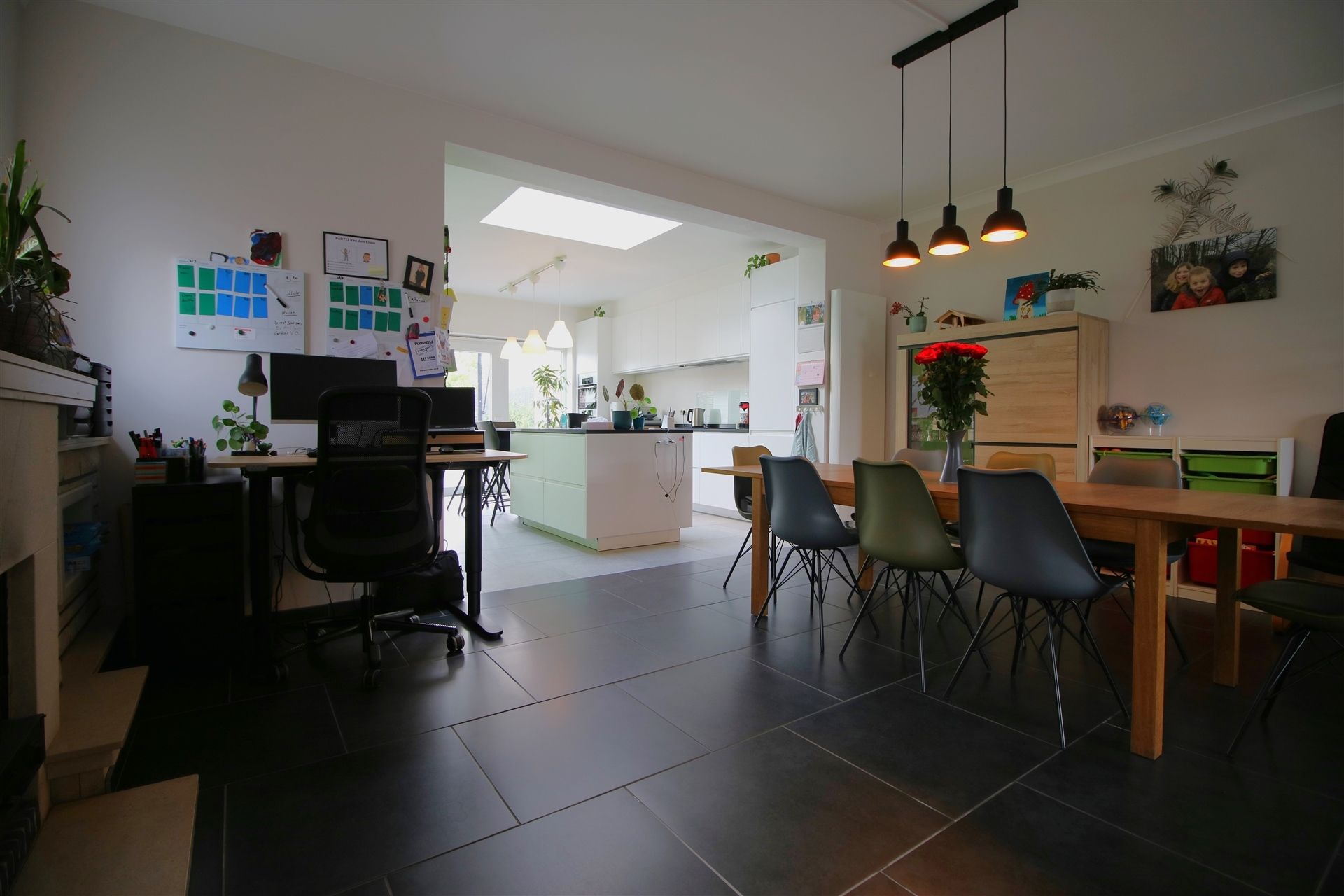 Gerenoveerde woning met 4 slpks, aparte garage en tuin foto 3