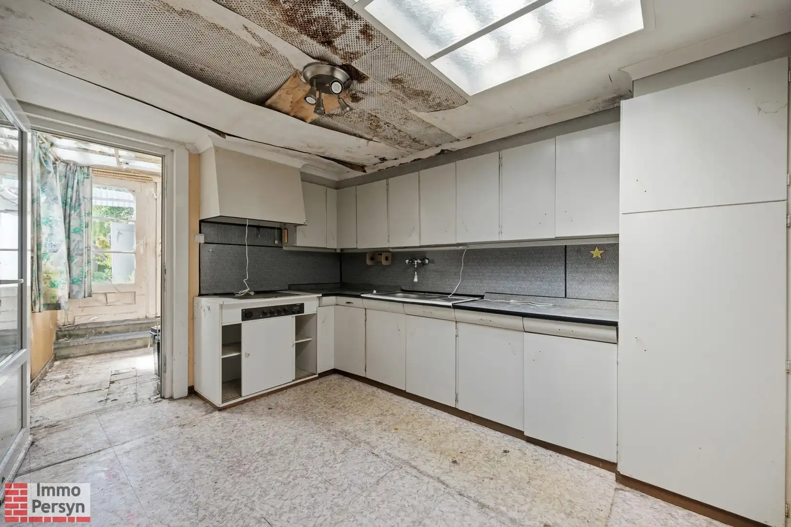 Te renoveren rijwoning met tuin in hartje Zichem foto 6