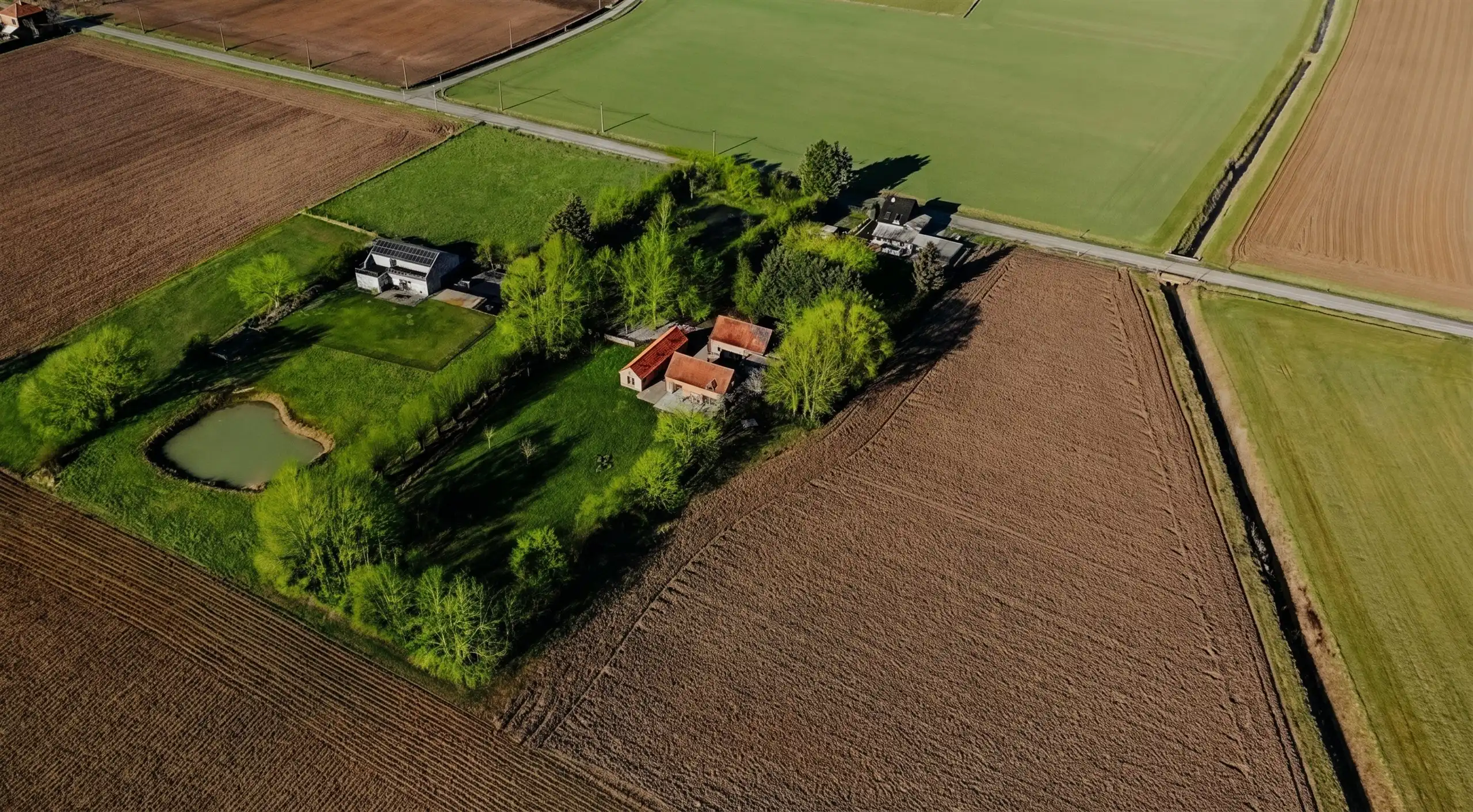 Opmerkelijk, gerestaureerde u- vormige hoeve  op 8.067 m² foto 2