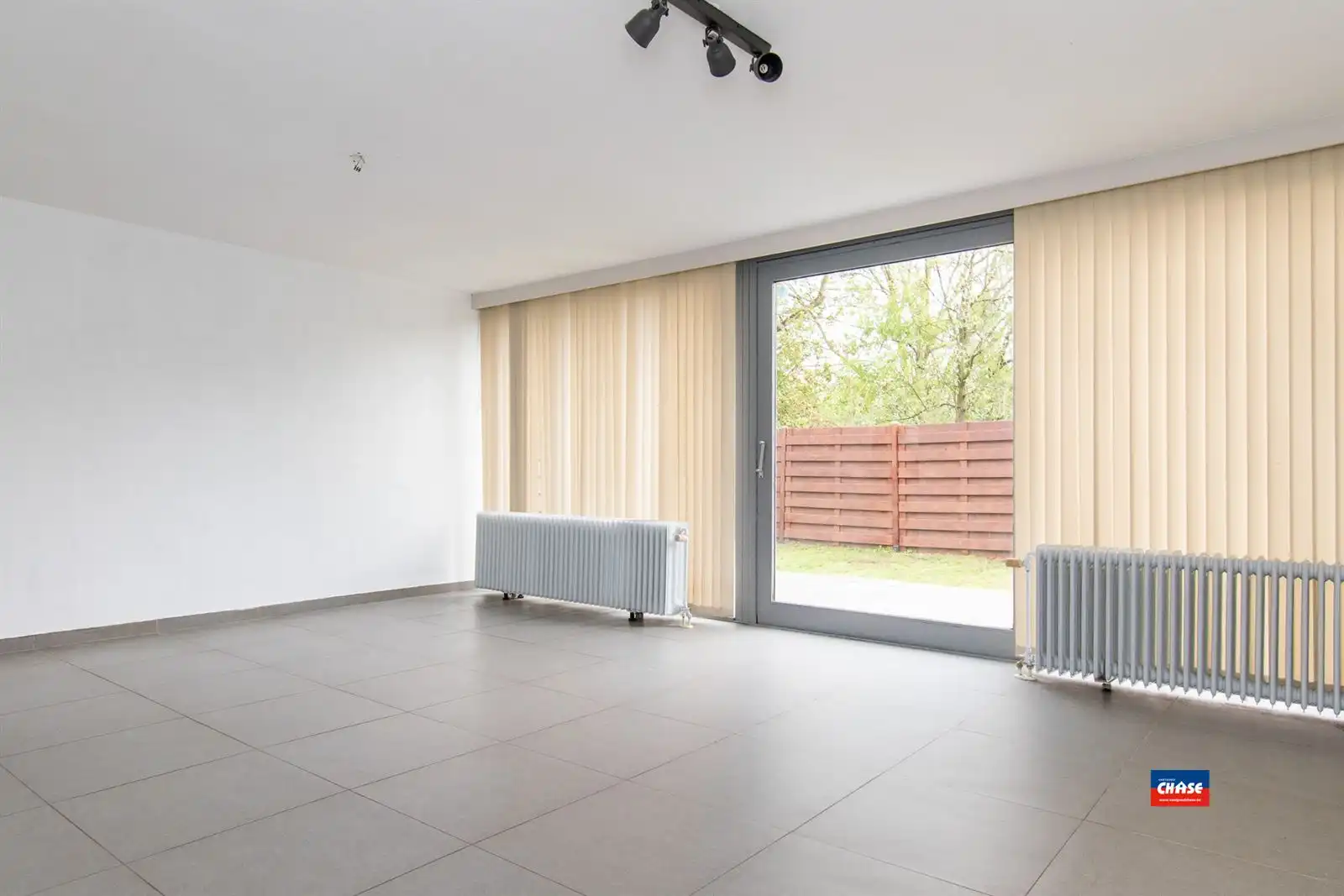 Woning met 4 slpks, garage en tuin foto 2