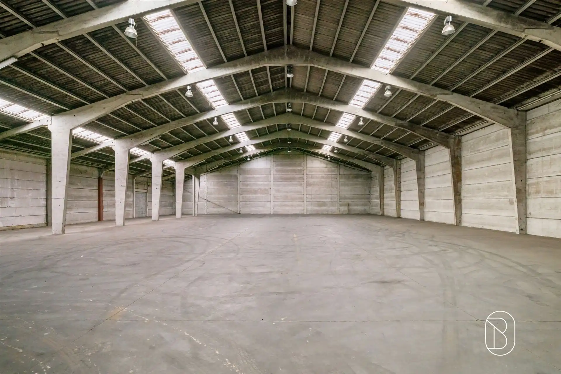 Loodsencomplex met parking, op een centrale ligging  foto 6