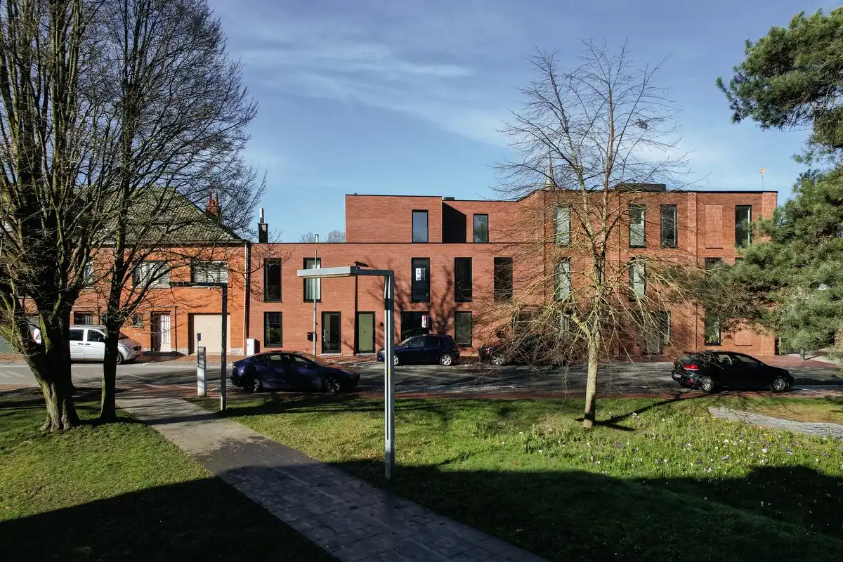 Moderne stadswoning met tuin en dakterras in hartje Kortrijk foto 2