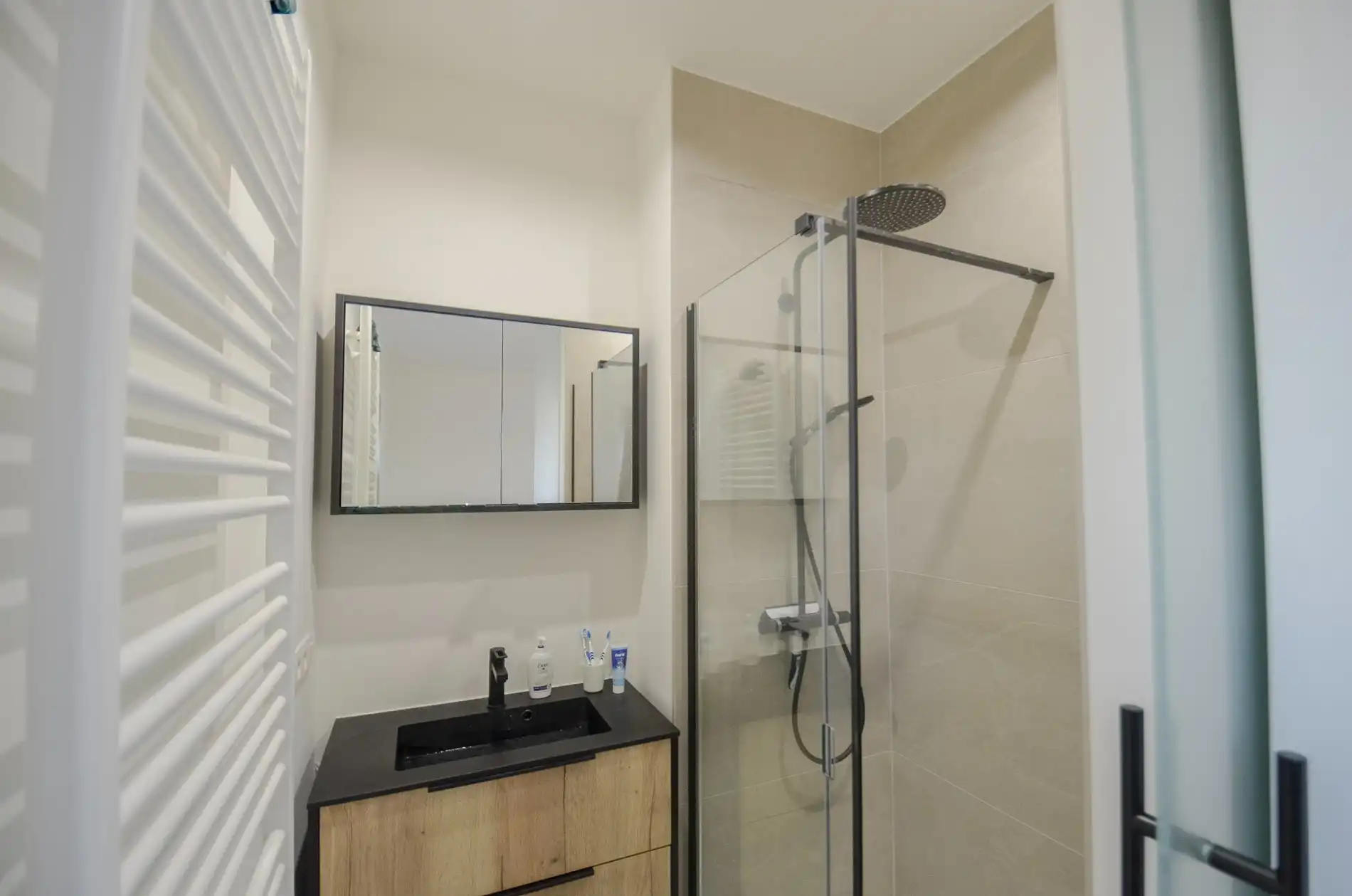 Appartement met gevelbreedte van ongeveer 5,2 meter en een ruim zonnig terras. foto 14