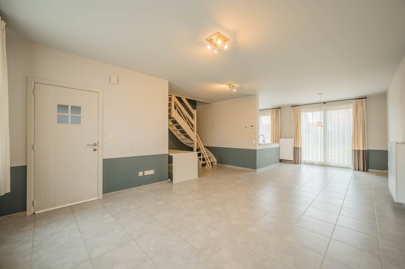 Recente driegevel in uiterst aangename woonwijk. foto 4