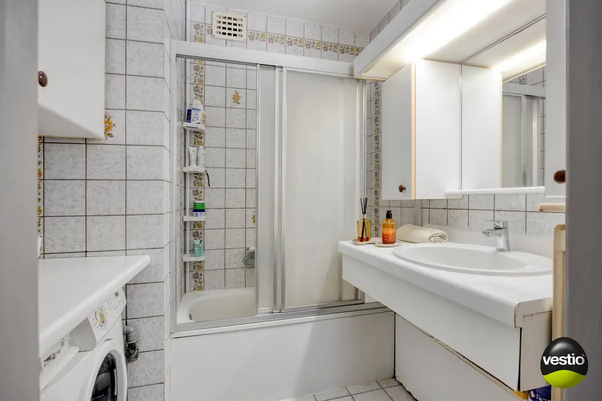 APPARTEMENT 90M² MET 2 SLK GELEGEN IN CENTRUM HOESELT. foto 12