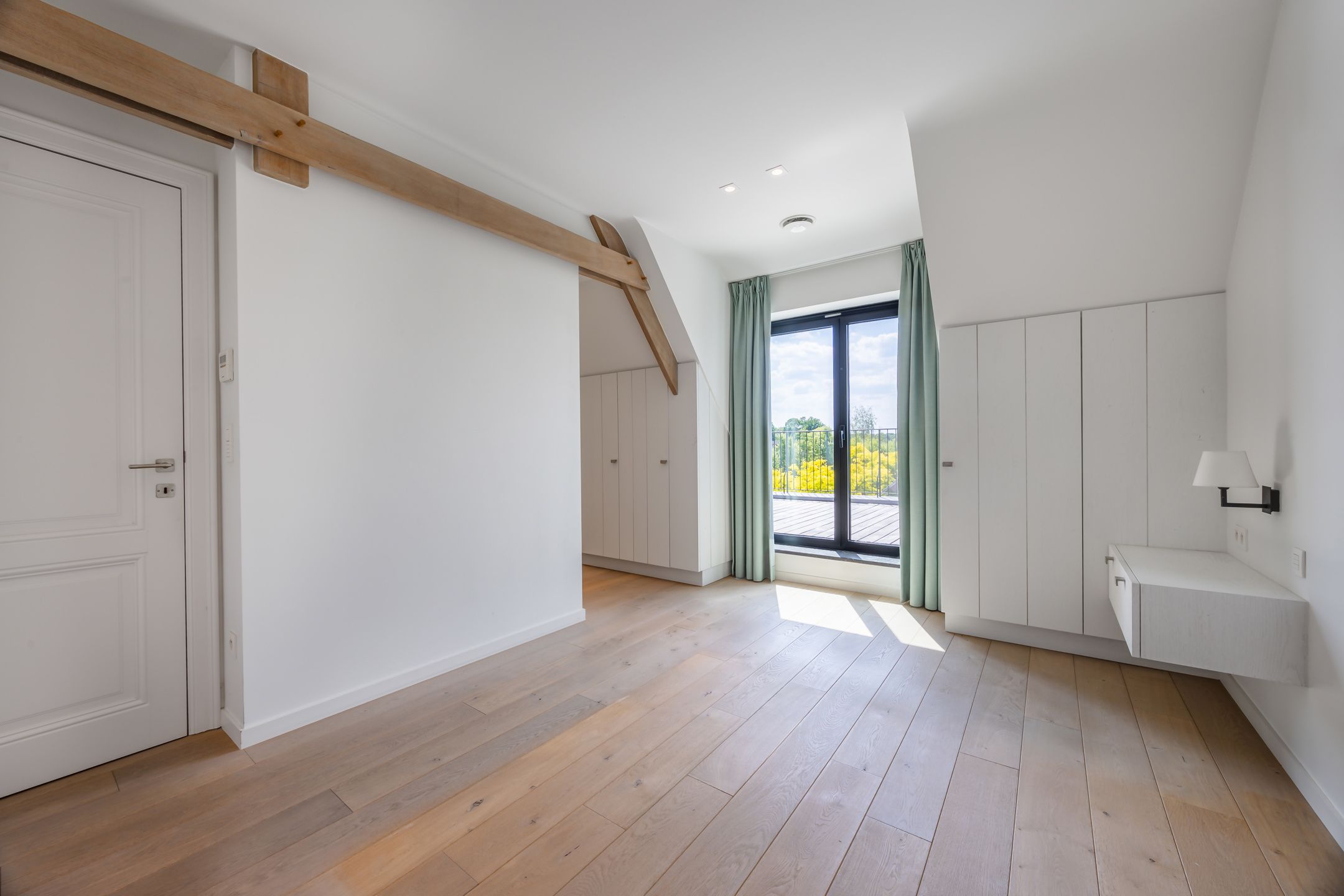 Luxe afgewerkte penthouse met groot zonneterras foto 23
