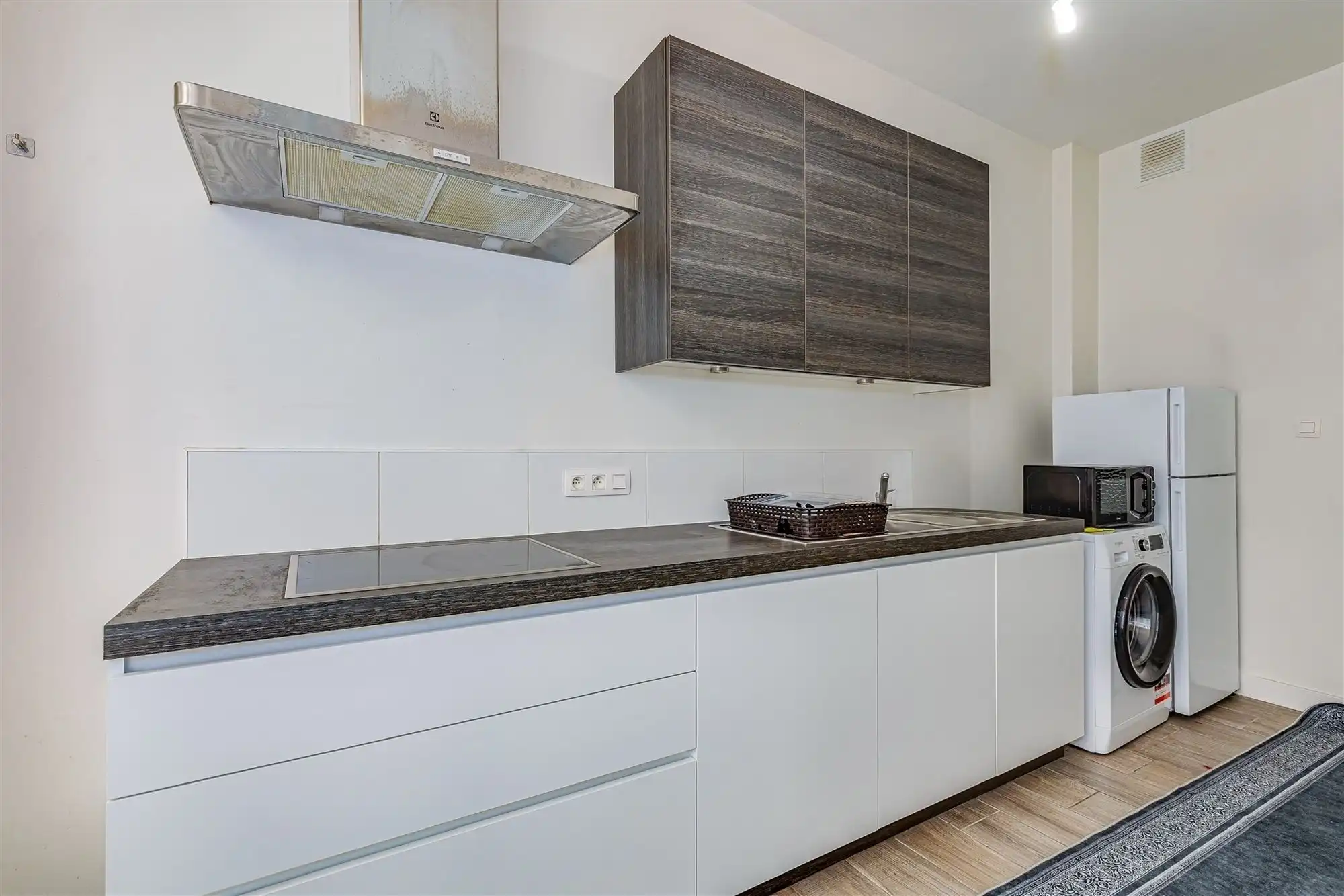 Vergund appartementsgebouw met 3 appt, handelsglvl en tuin in Merksem! foto 5