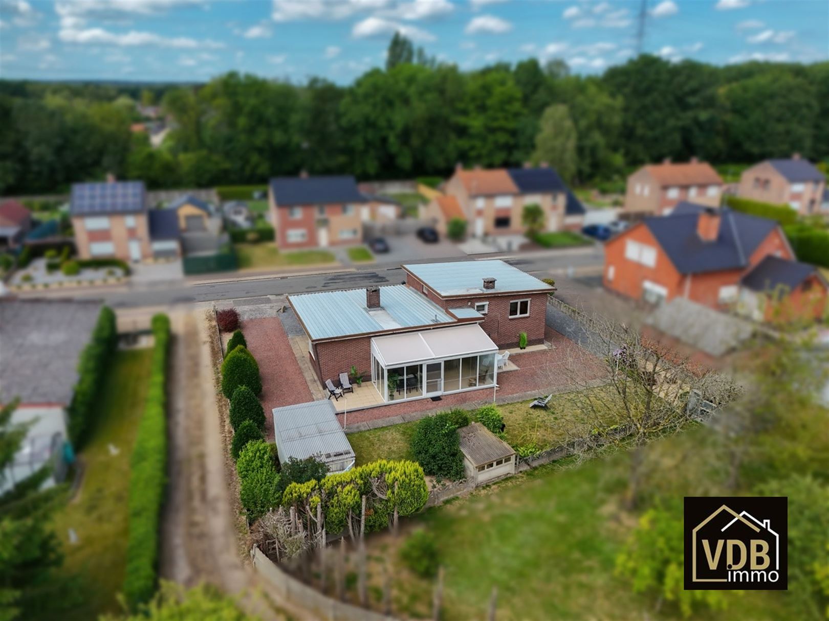 WONING MET 3 SLAAPKAMERS - GARAGE EN LEUKE TUIN foto 3