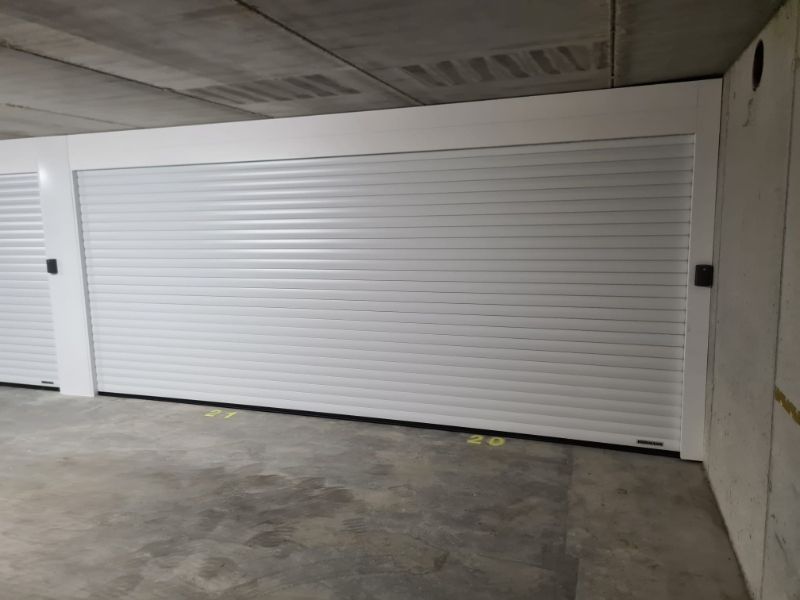 DUBBELE ONDERGRONDSE GARAGEBOX TE HUUR IN WIPPELGEM foto {{pictureIndex}}