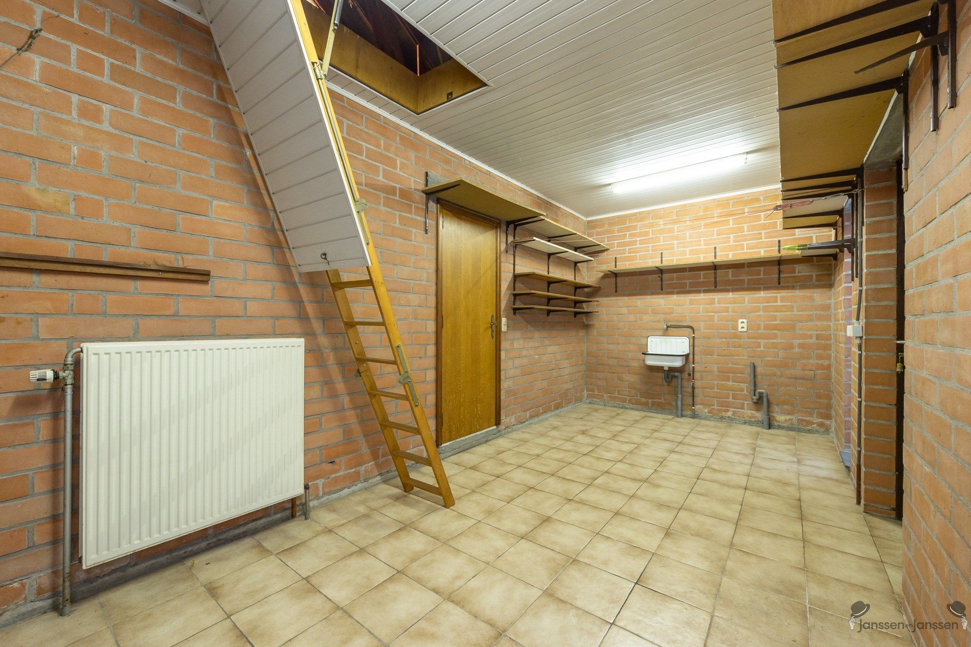 Vrijstaande villa met potentieel in gewilde wijk van Brasschaat foto 24