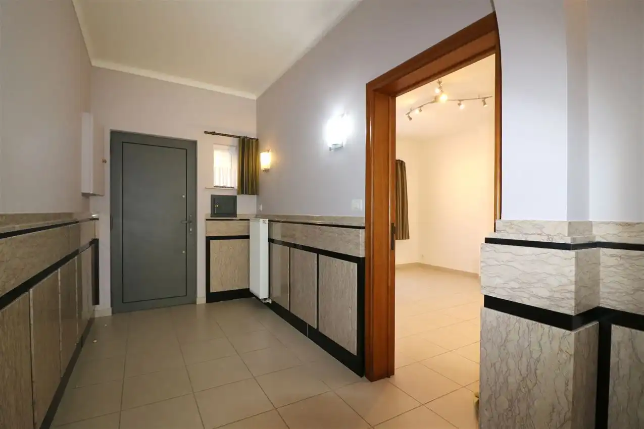 Ruime woning met drie slaapkamers en gezellige koer foto 20
