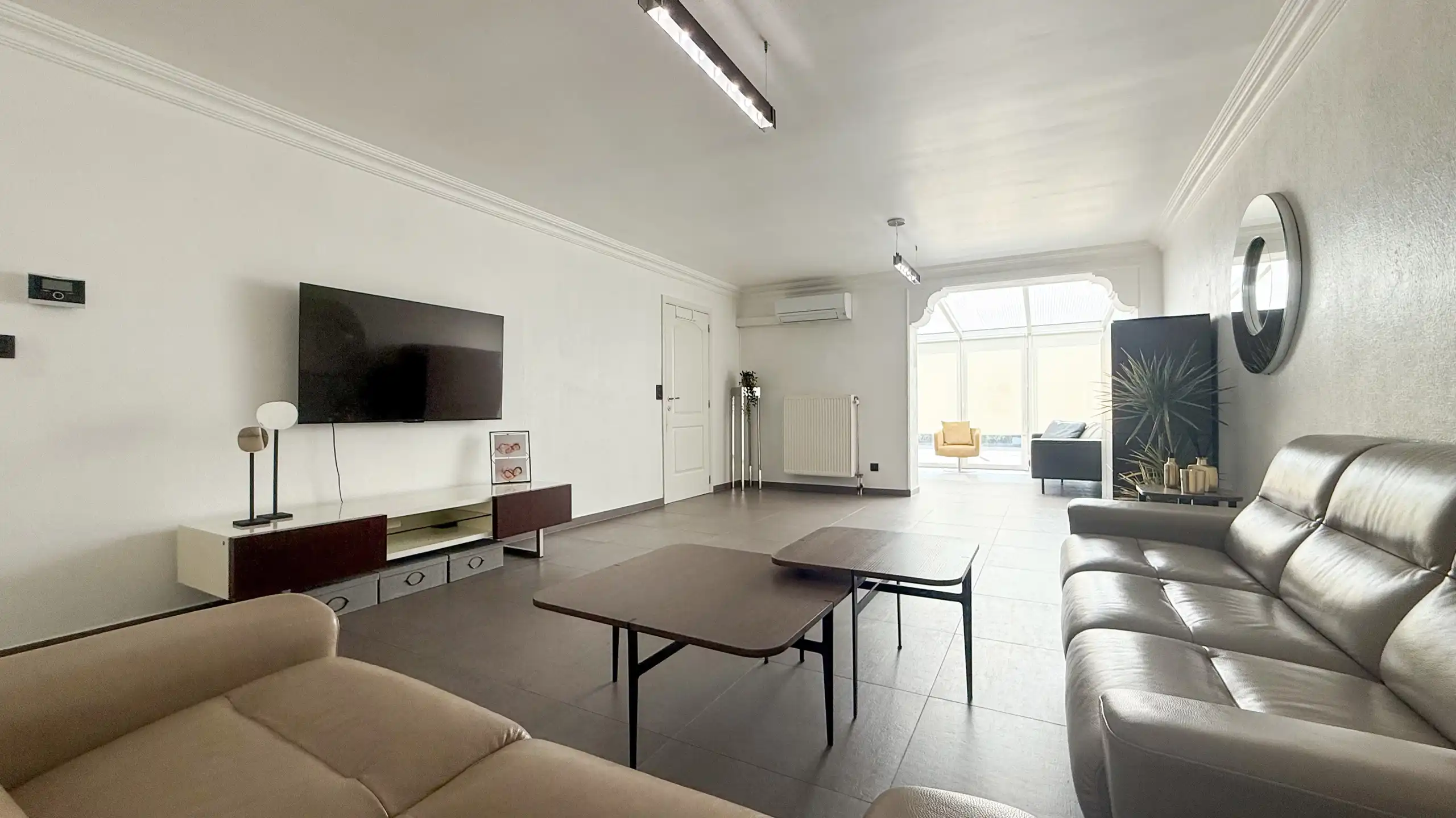 Ruime gezinswoning met 3 slaapkamers en fraaie veranda! foto 8