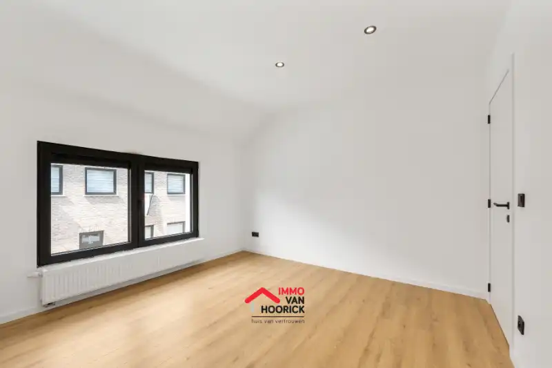 Totaal vernieuwde woning - 3 slaapkamers!! foto 12