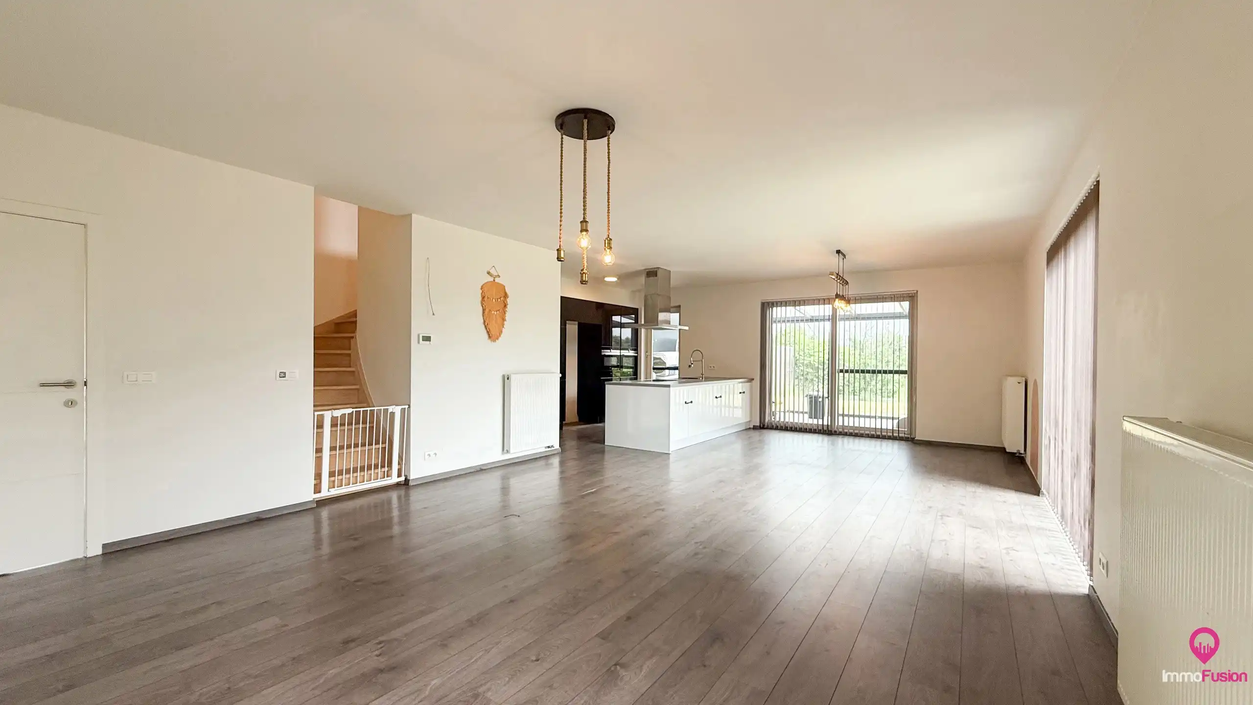 Recente halfopen woning met 3slpks, veranda en ruime tuin! foto 5