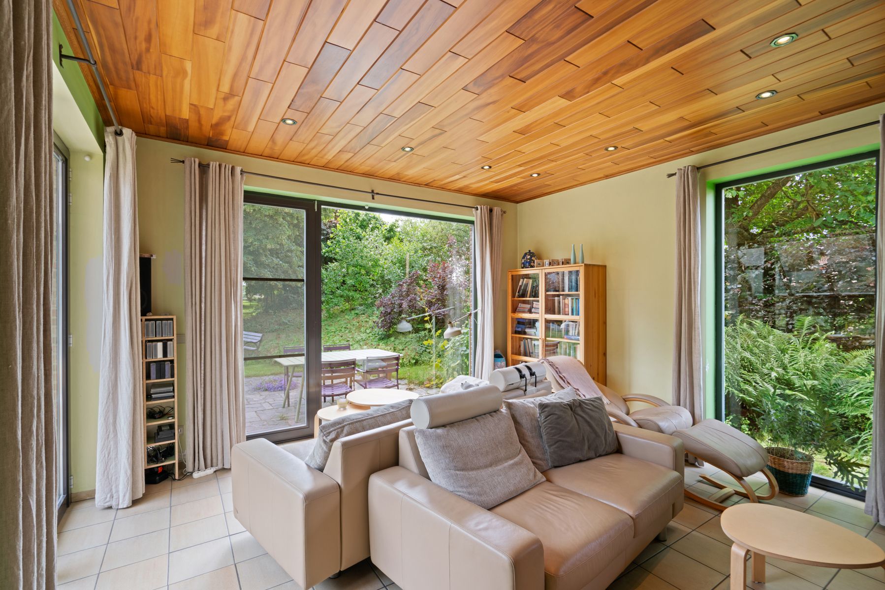 Open bebouwing met 5 slaapkamers en prachtige tuin  foto 3