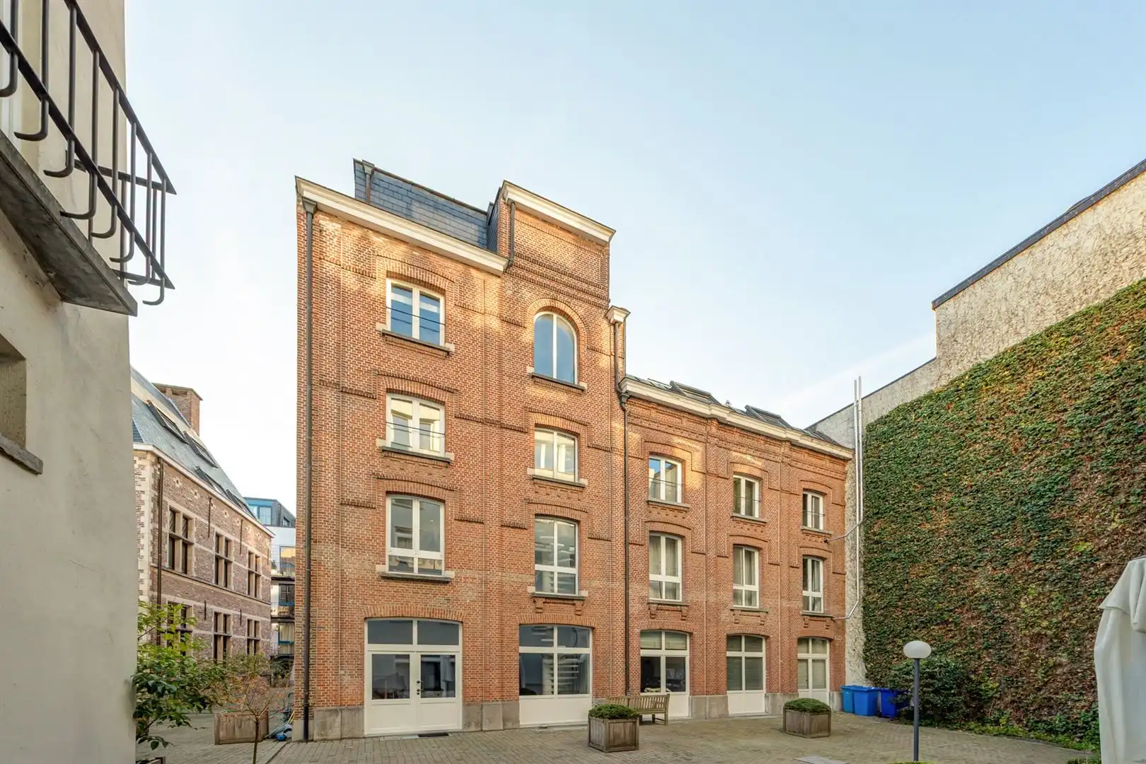 Wonen in een stukje Antwerpse geschiedenis, met de kathedraal als buur foto 2