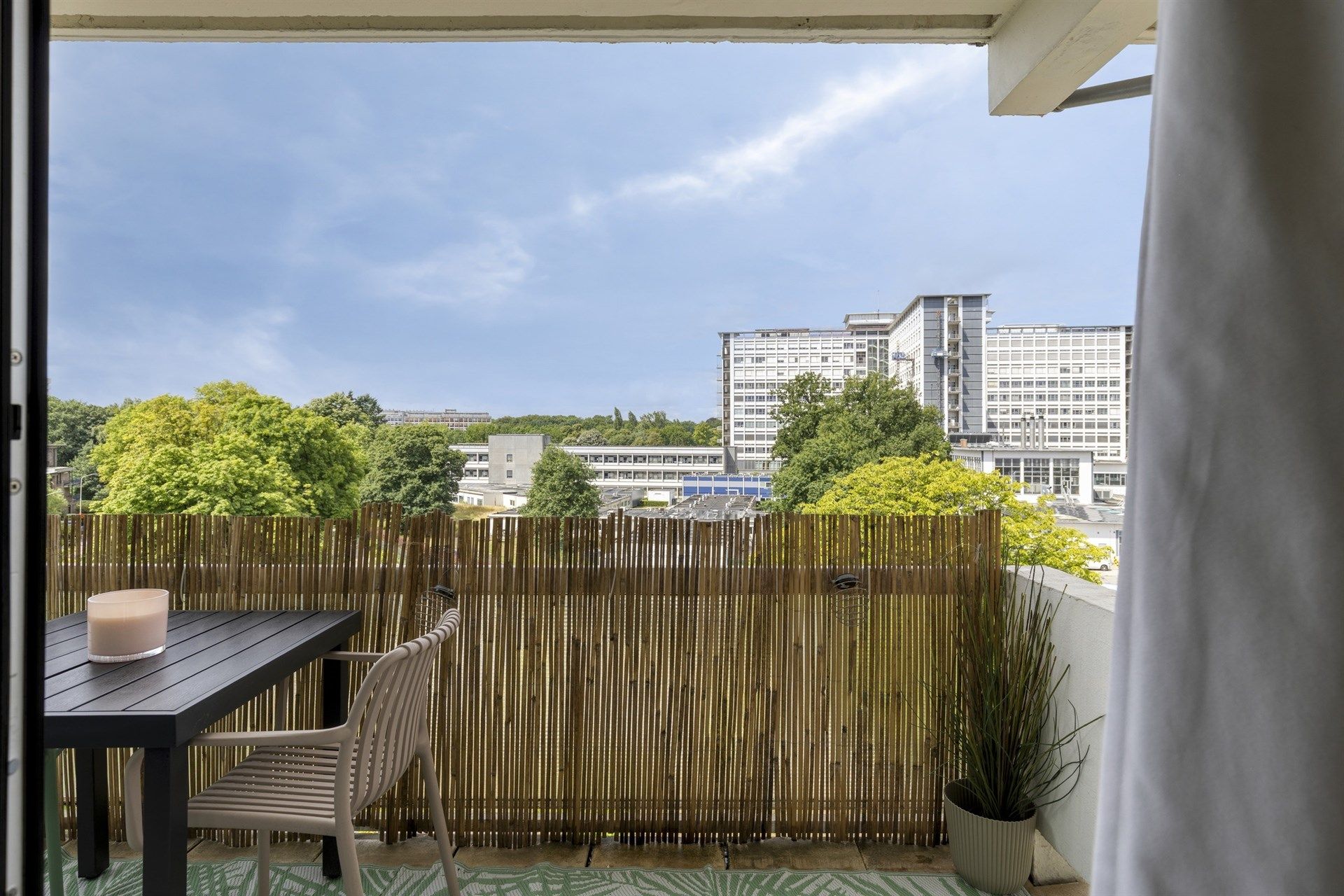 Instapklaar appartement met terras te koop in Berchem!  foto 15