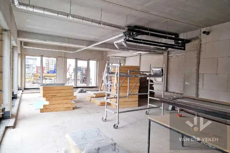 Casco en centraal gelegen nieuwbouw handelsgelijkvloers (160m²) met gezellig terras (130m²) foto 7