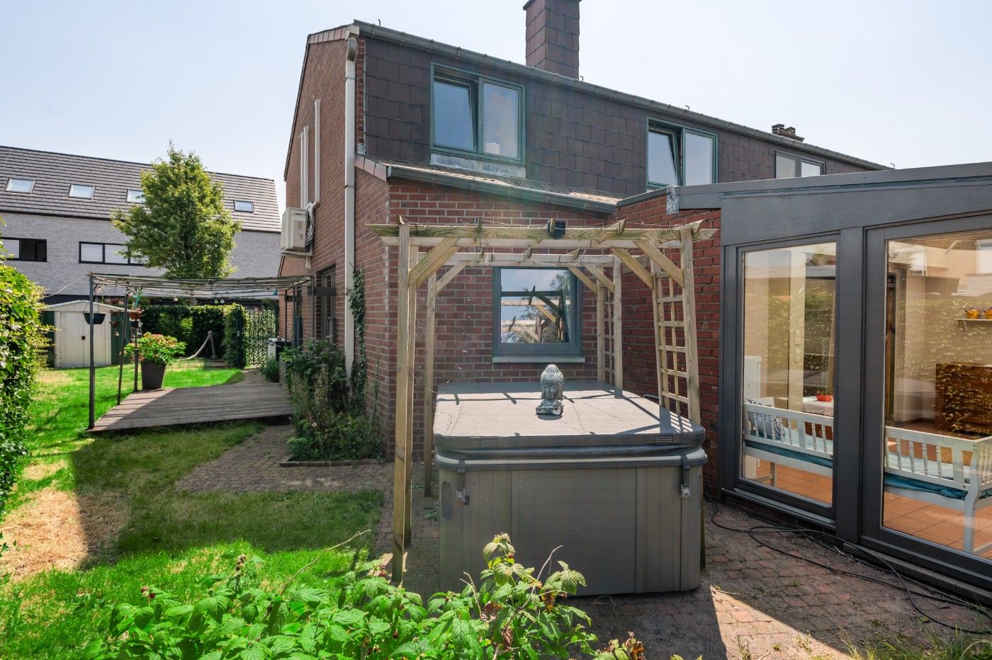 Instapklare HOB met 3 slpk, garage en west-tuin met zwembad foto 21