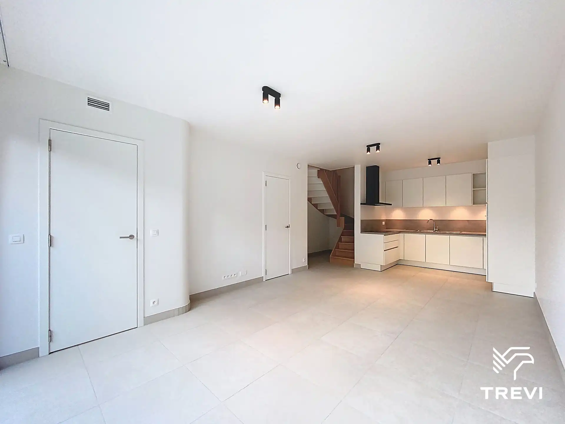 Nieuwe duplex met 4 kamers en ruime kamers foto 3