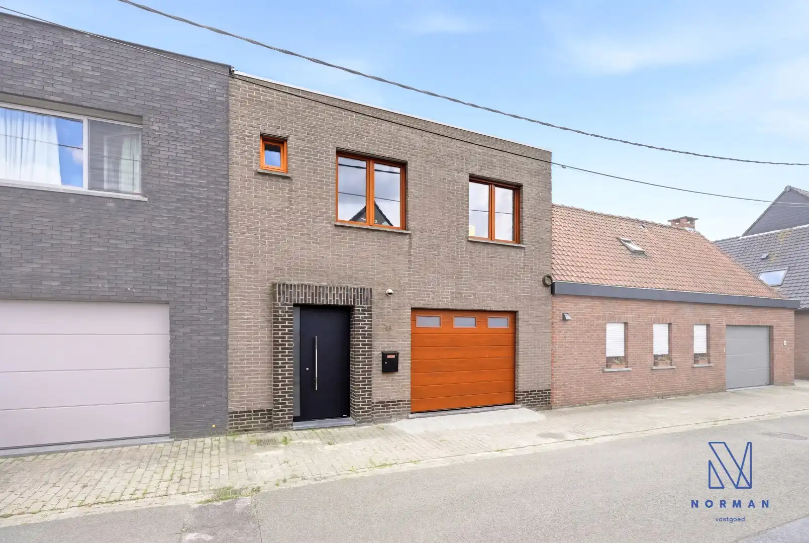 Instapklare gezinswoning met 4 slaapkamers, 2 badkamers en zuidgerichte tuin in Wevelgem foto 2