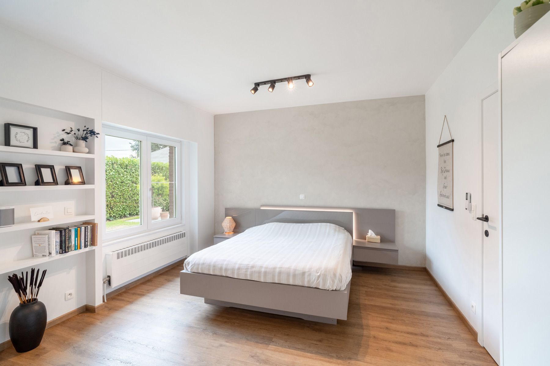 Instapklare en gerenoveerde villa met 3/4 slps en bureau foto 20