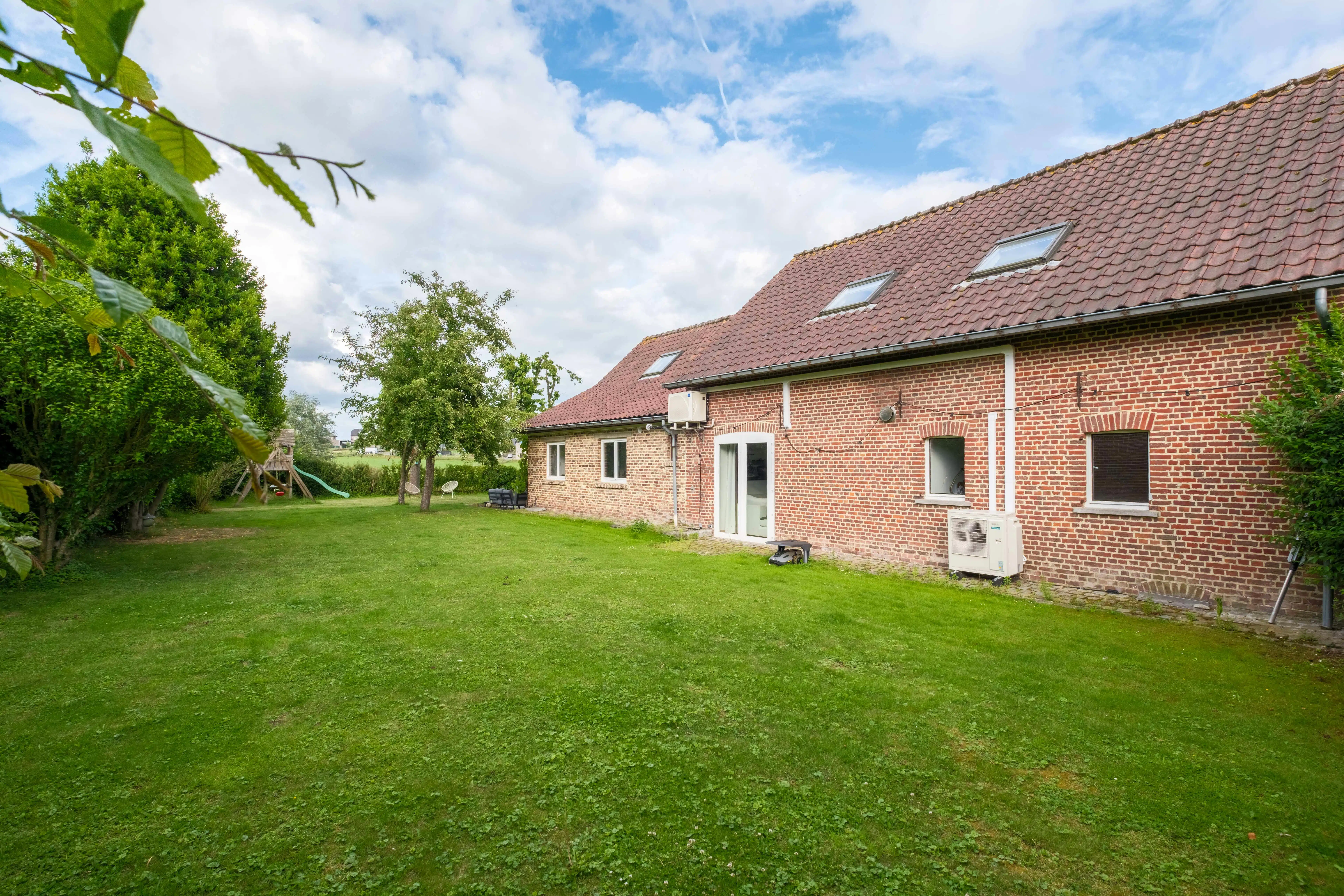 Gerenoveerd huis te koop met grote schuur in Lierde foto 24