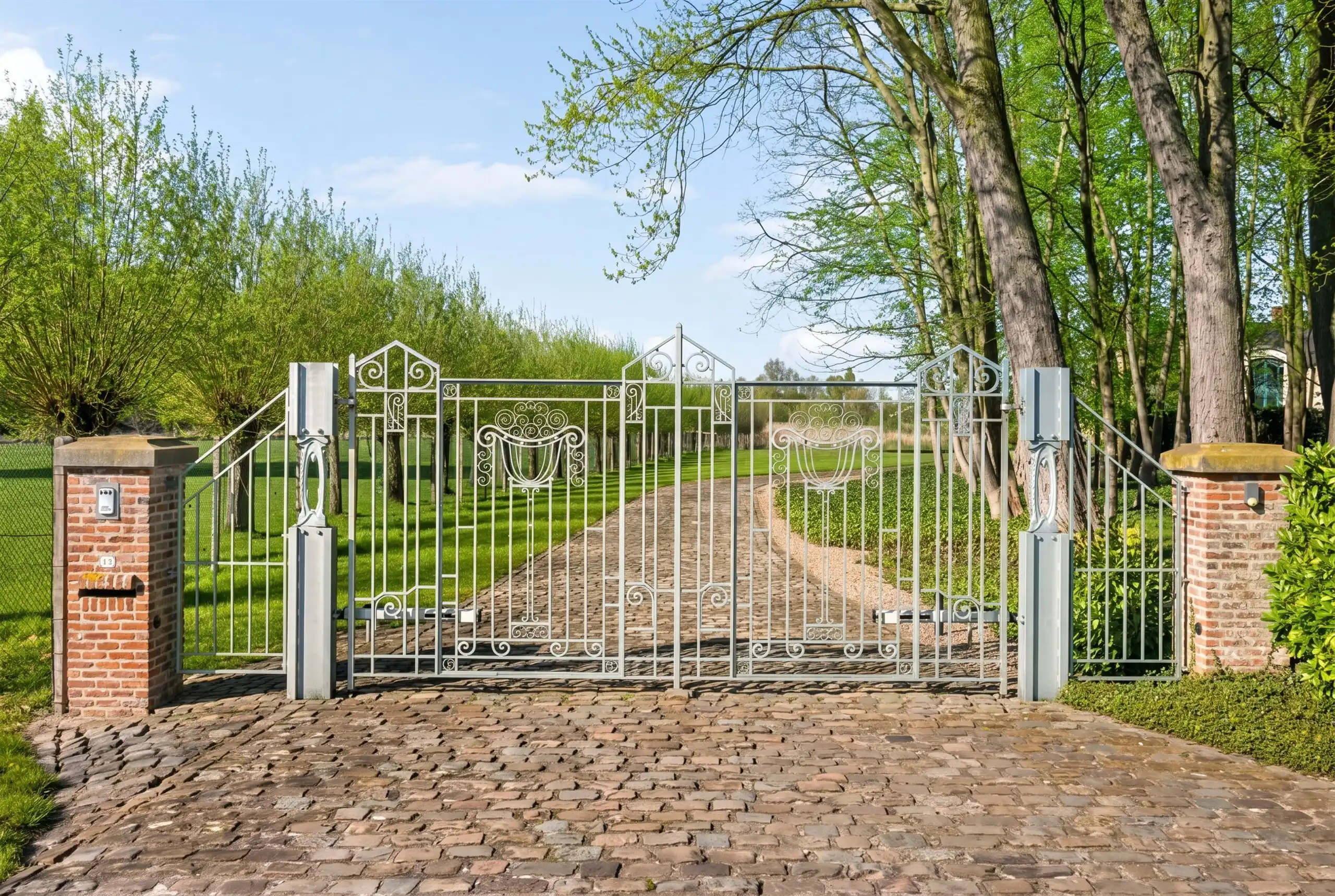  Indrukwekkende eigendom op uniek perceel van 7.542 m² foto 2