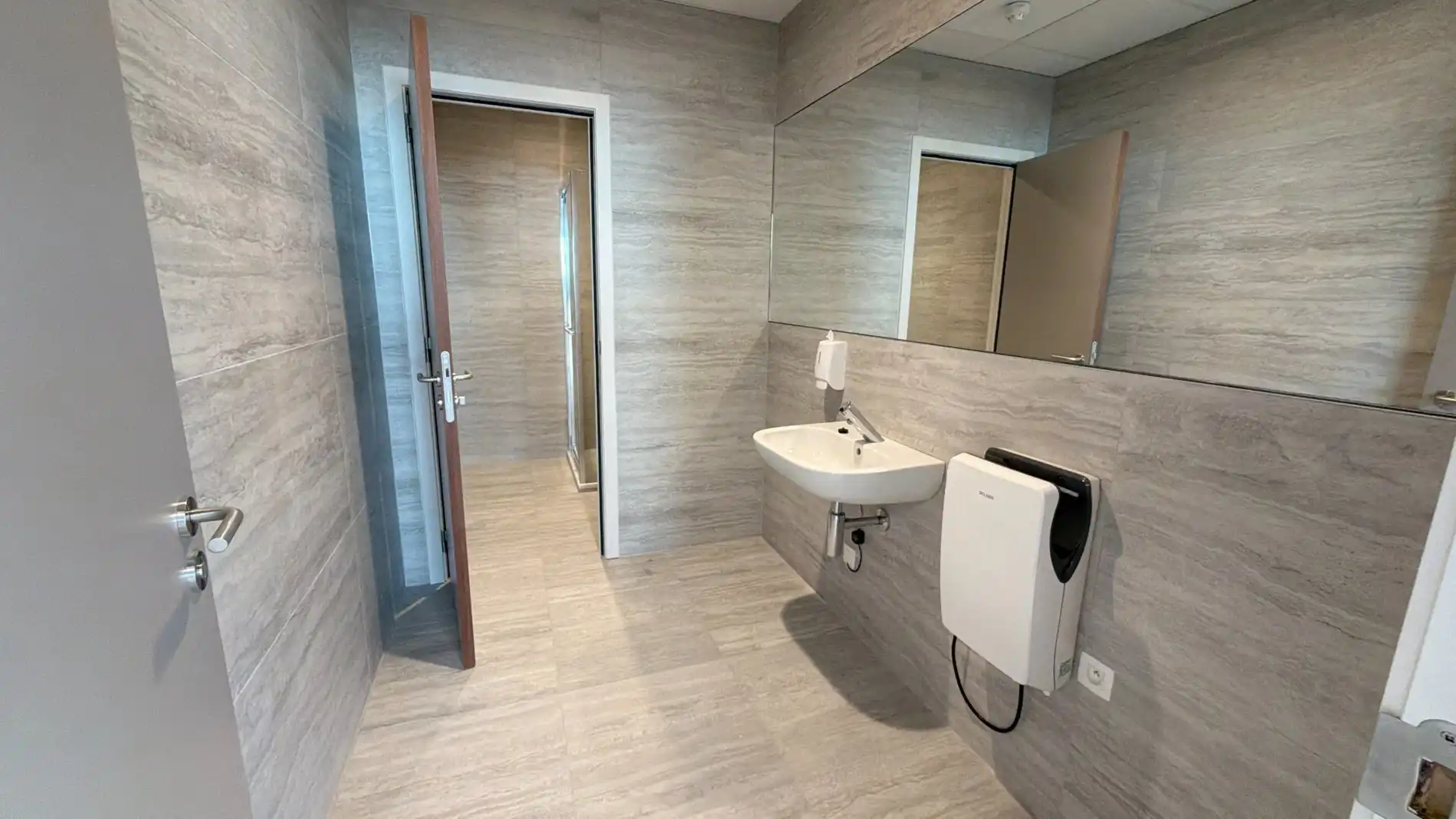 Nieuwbouw kantoorruimte te huur in Bornem foto 9
