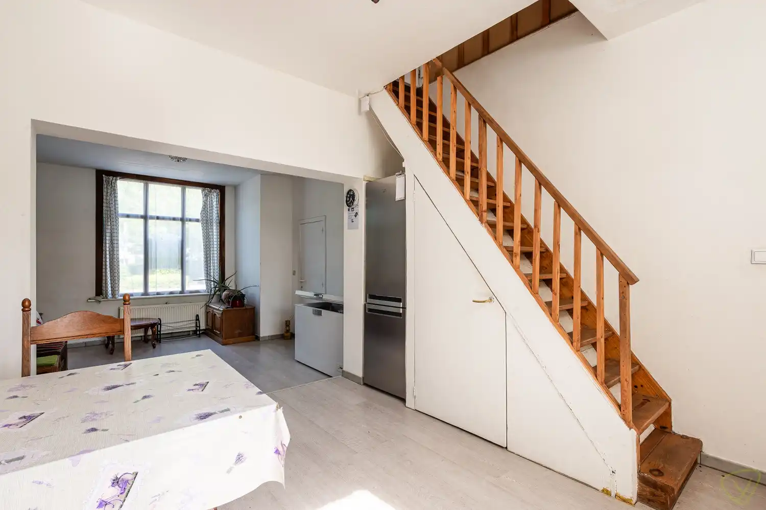 Te renoveren woning met veel potentieel foto 9