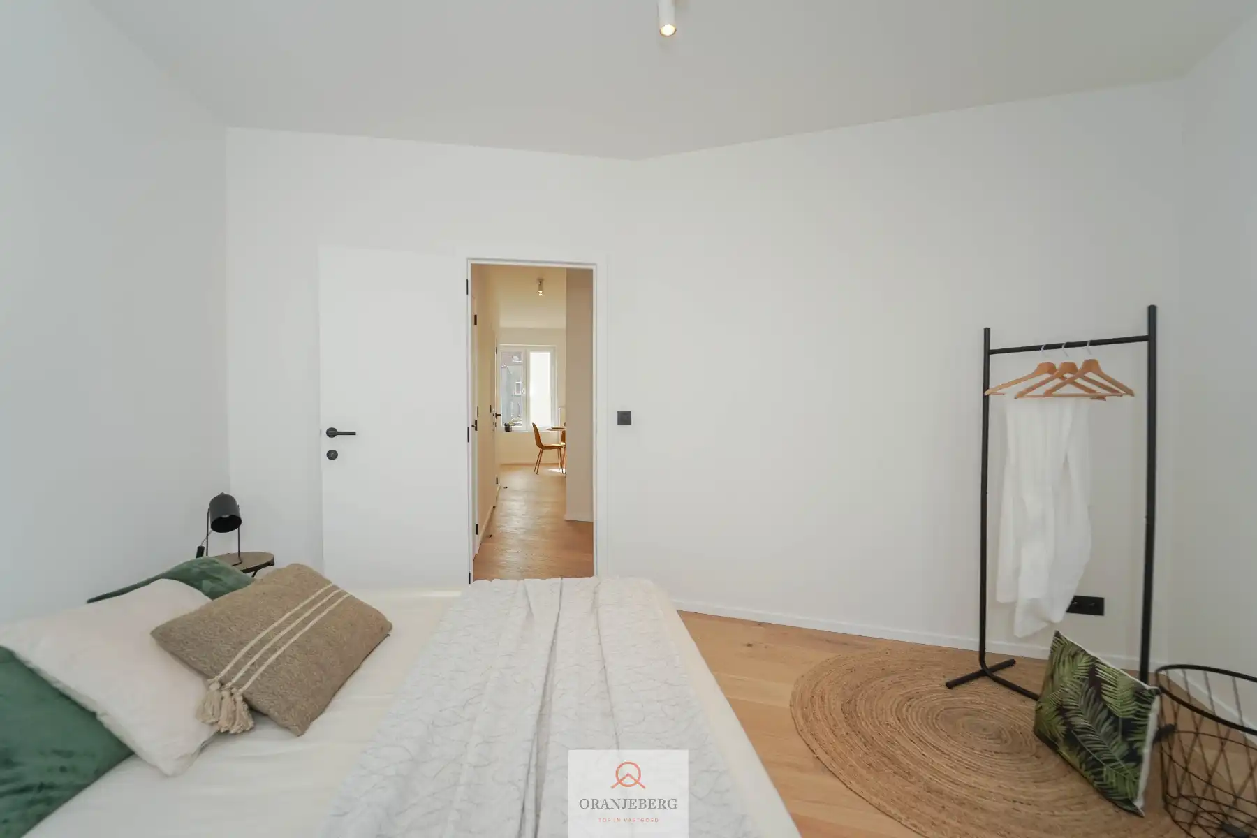 Gerenoveerd, energiezuinig 2 slpk appartement met terras! foto 16