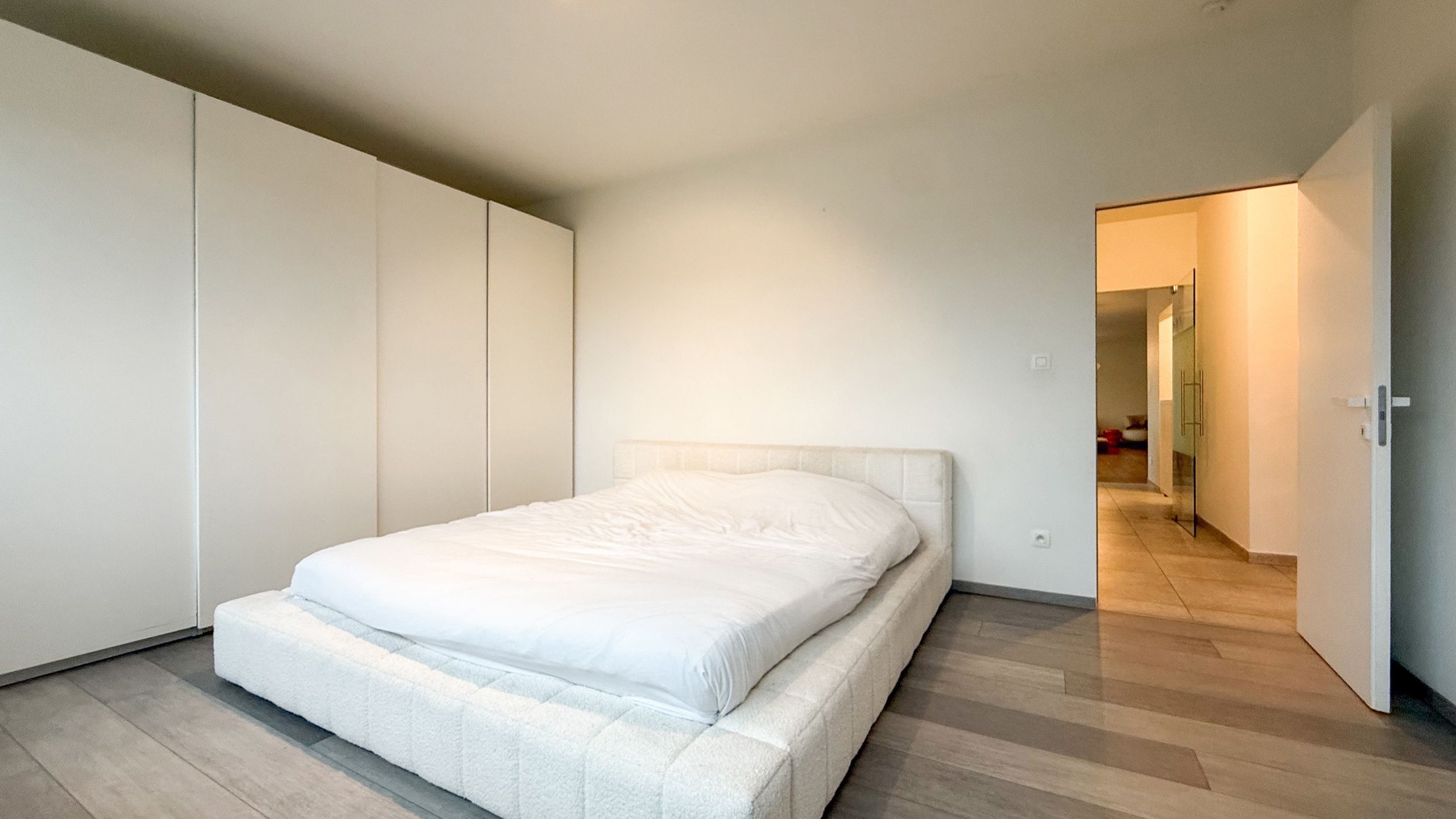 Ruim appartement met 3 slaapkamers en groot terras in Boekt! foto 32