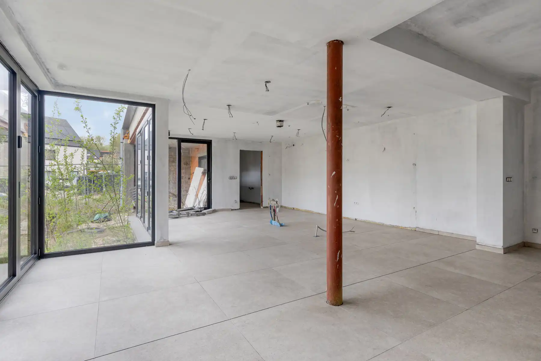 Ruime verder af te werken 2-gevel met 4 slaapkamers foto 8